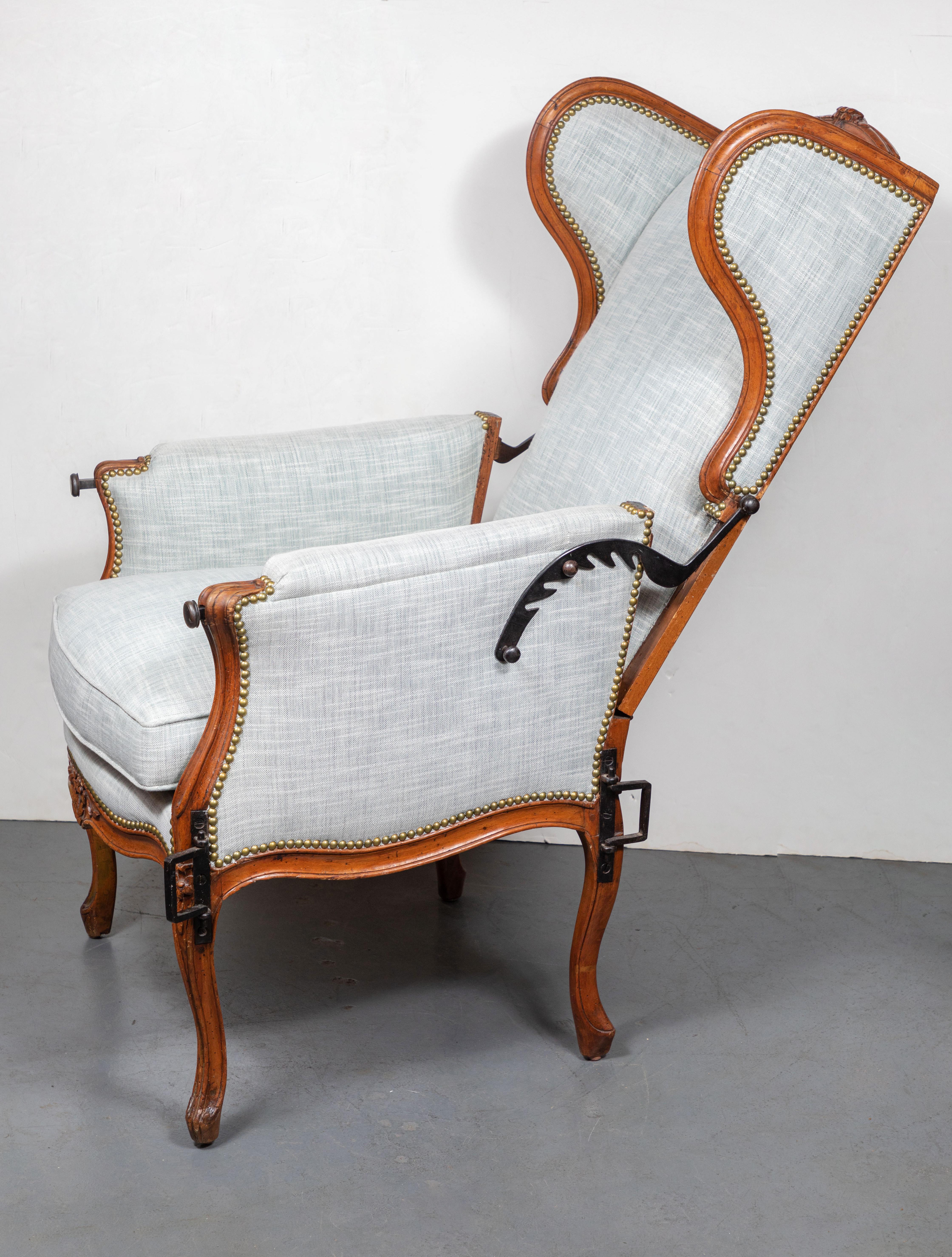 18th Century Invalide Chair in Working Condition In Good Condition For Sale In Newport Beach, CA