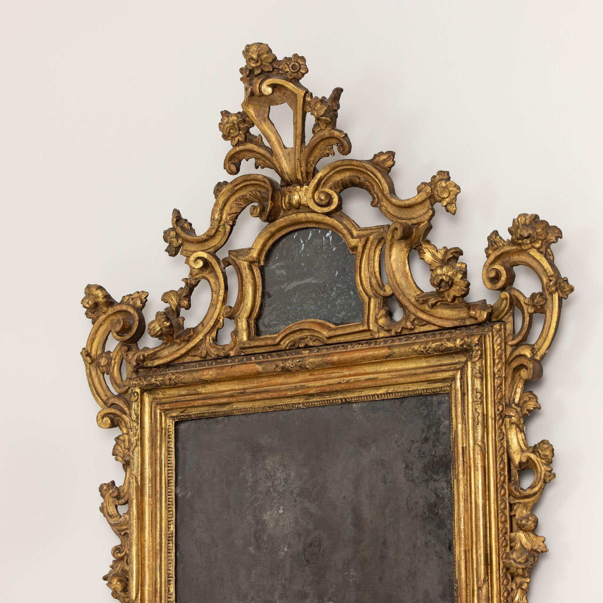 XVIIIe siècle Miroir baroque italien en bois doré d'origine avec plaques de miroir d'origine en vente 3