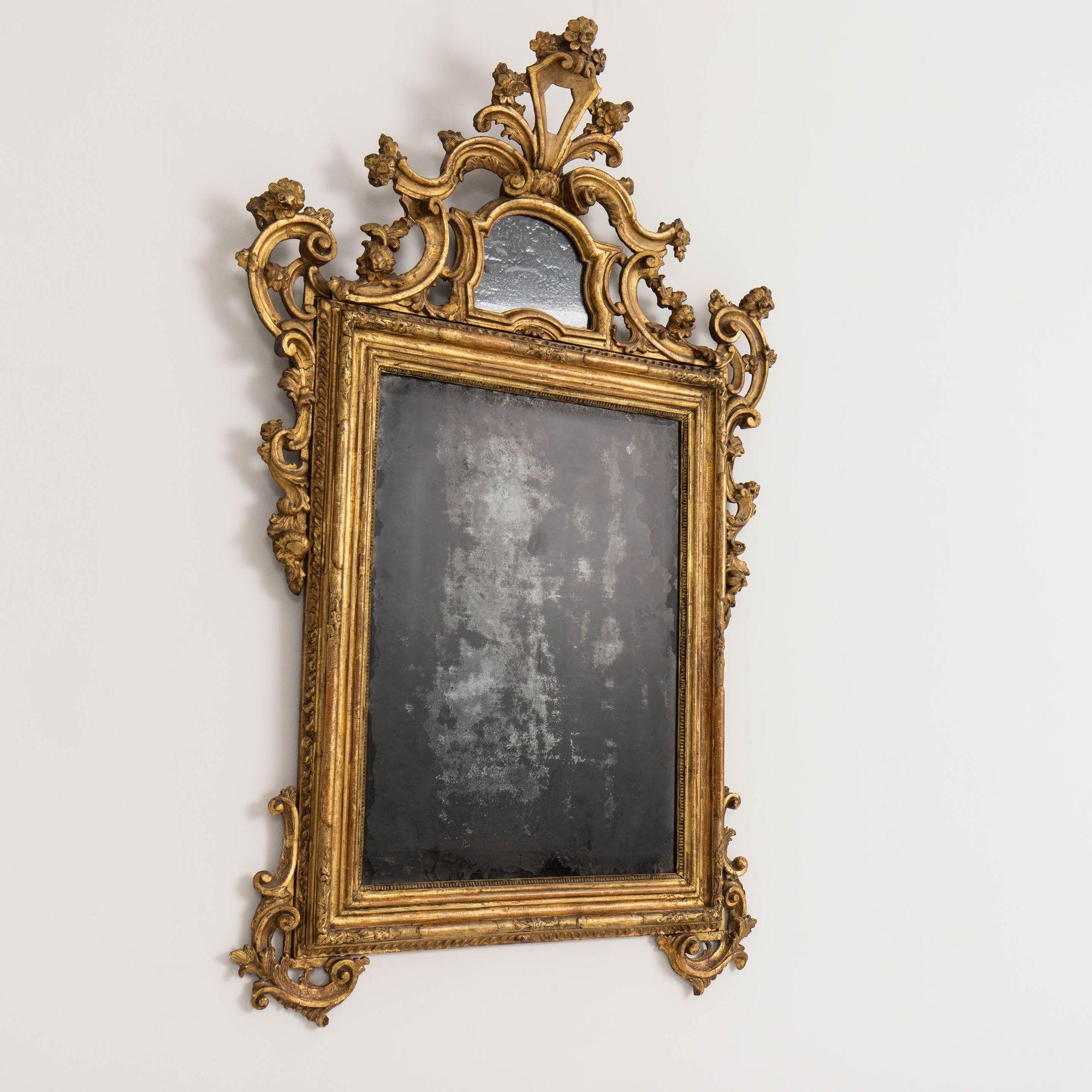 XVIIIe siècle Miroir baroque italien en bois doré d'origine avec plaques de miroir d'origine en vente 4