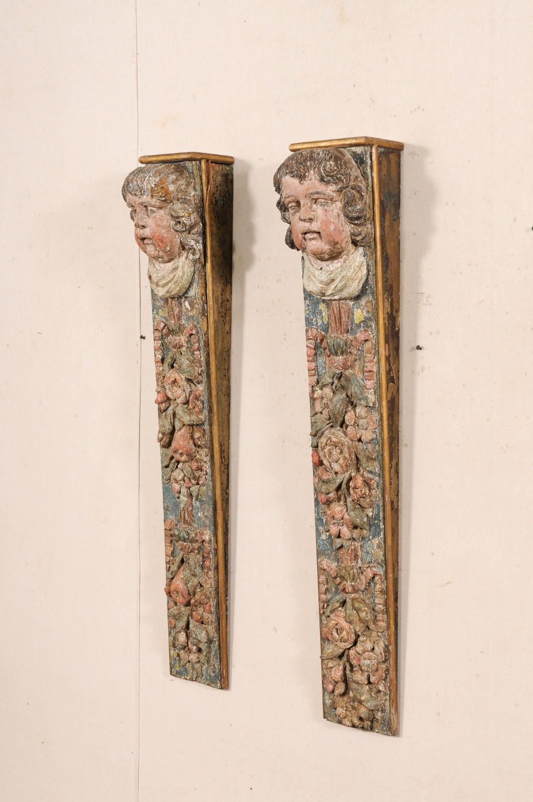 Paire de supports muraux baroques italiens du 18e siècle à motif de putto sculptés et peints Bon état - En vente à Atlanta, GA