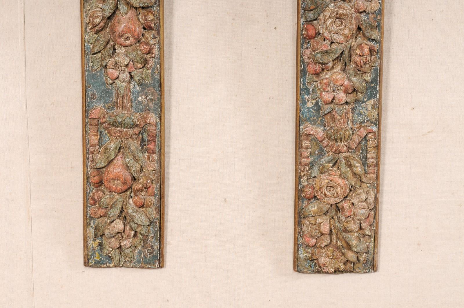 Paire de supports muraux baroques italiens du 18e siècle à motif de putto sculptés et peints en vente 2