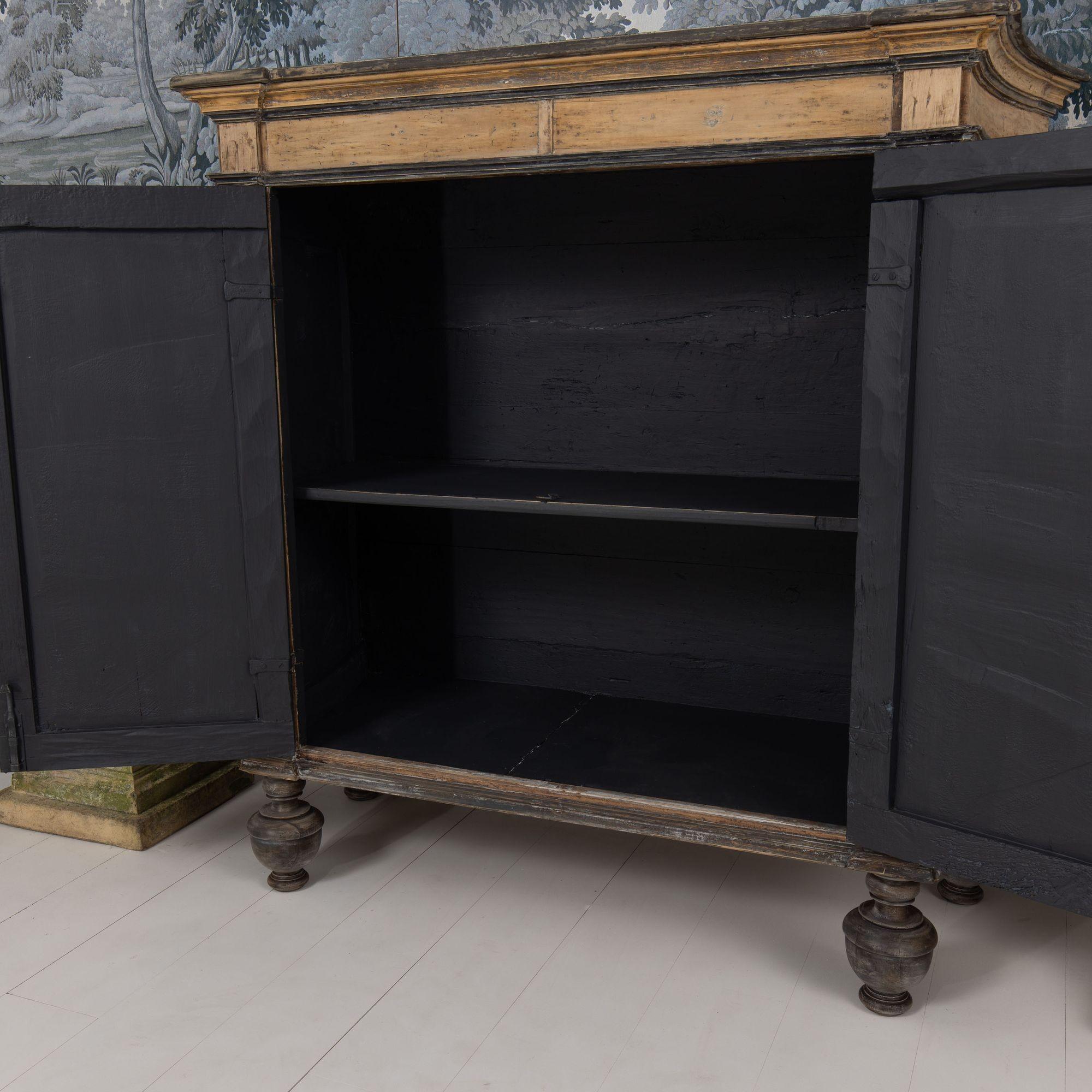 Italienischer Birken- und Ahornholzschrank im Barockstil aus dem 18. im Angebot 6