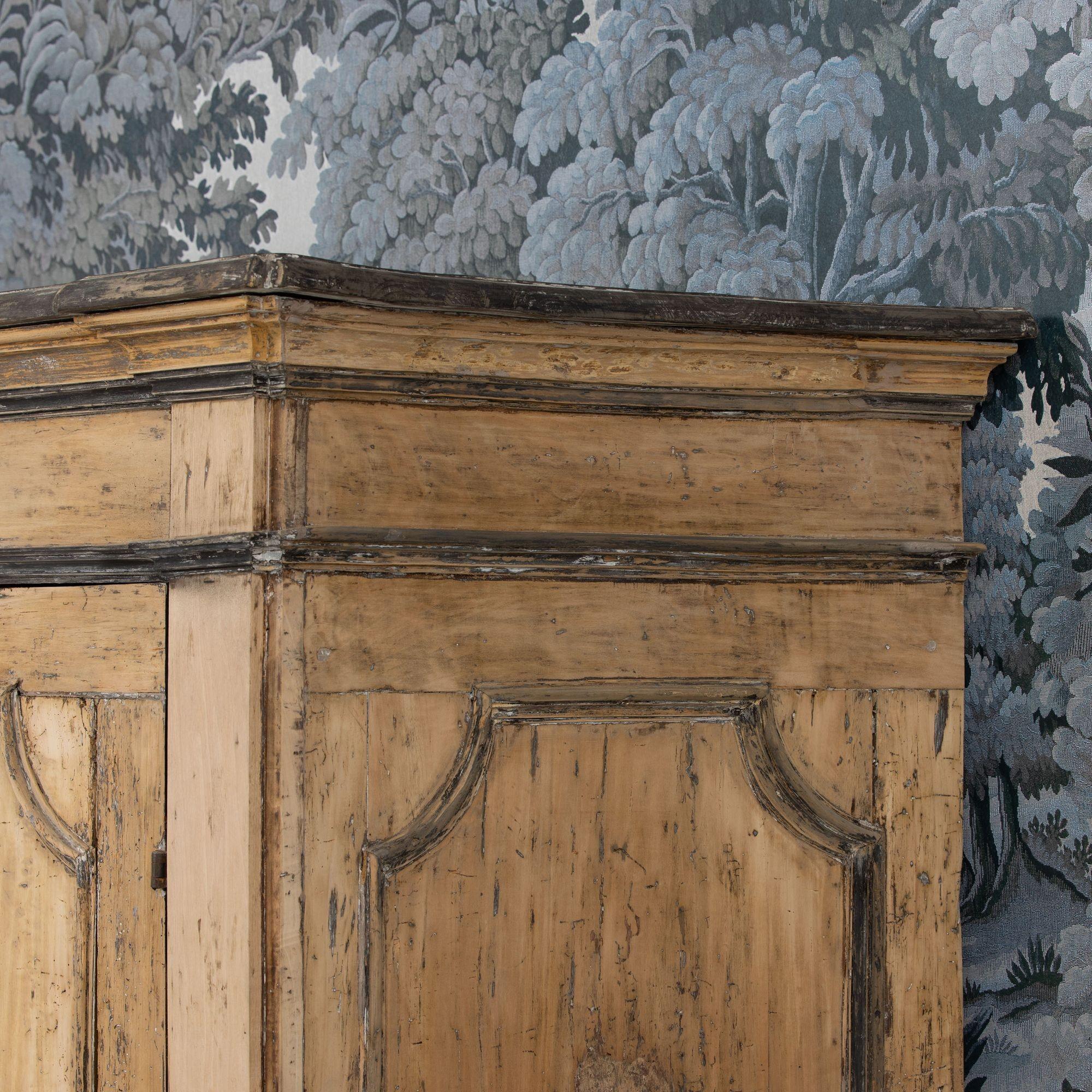 Italienischer Birken- und Ahornholzschrank im Barockstil aus dem 18. im Angebot 8