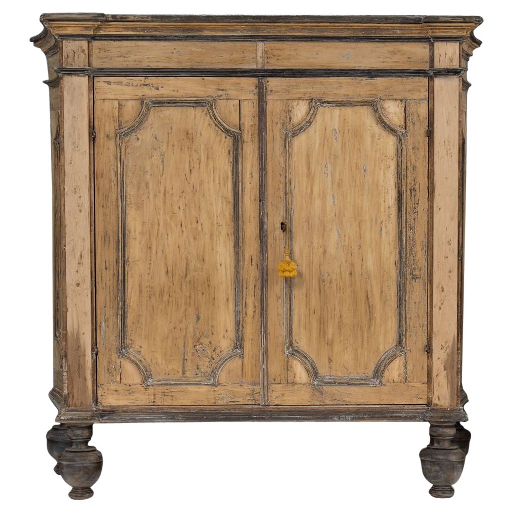 Armadio in legno di betulla e acero del XVIII secolo in stile barocco