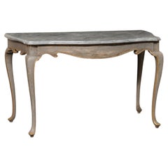 Tavolo da console italiano del 18° secolo con piano in marmo grigio e un bel design elegante
