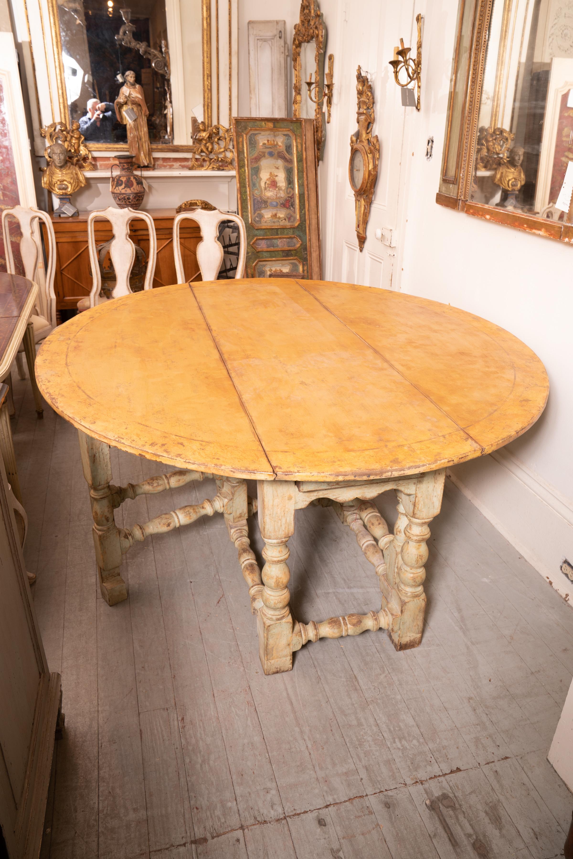 18th Century Italian Gateleg Harvest Table In Fair Condition For Sale In New Orleans, LA
