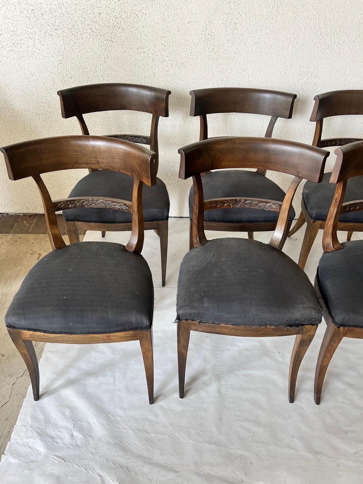 Set von 10 italienischen Klismos-Stühlen aus dem 18. Jahrhundert im Zustand „Gut“ im Angebot in Houston, TX