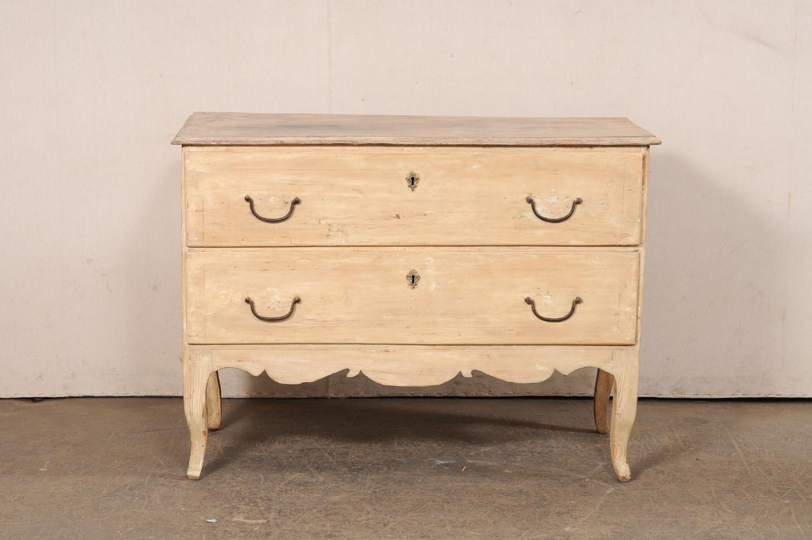 18th C. Italian Raised Cassettiera w/its Original Finish For Sale 7