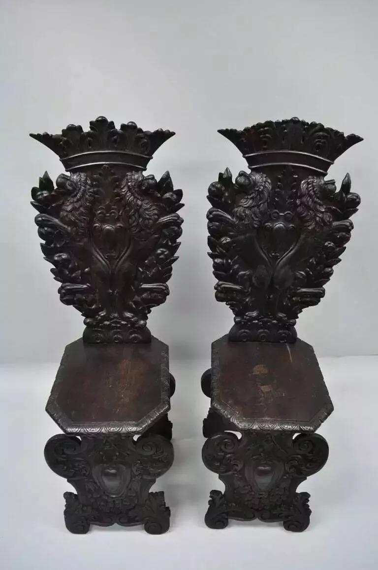A.I.C. del XVIII secolo, sedie da sala in legno di noce intagliato a forma di leone - una coppia in vendita 5