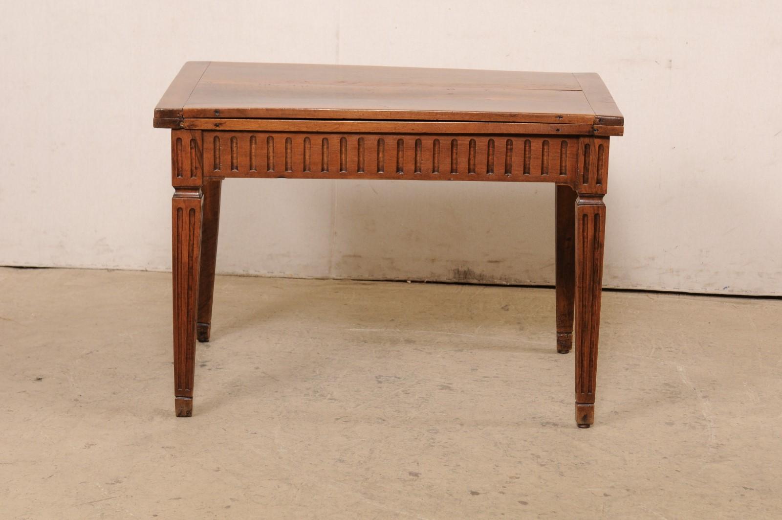 18th C. Italian Table w/Expandable Top and Flute-Carved Apron & Legs For Sale 1
