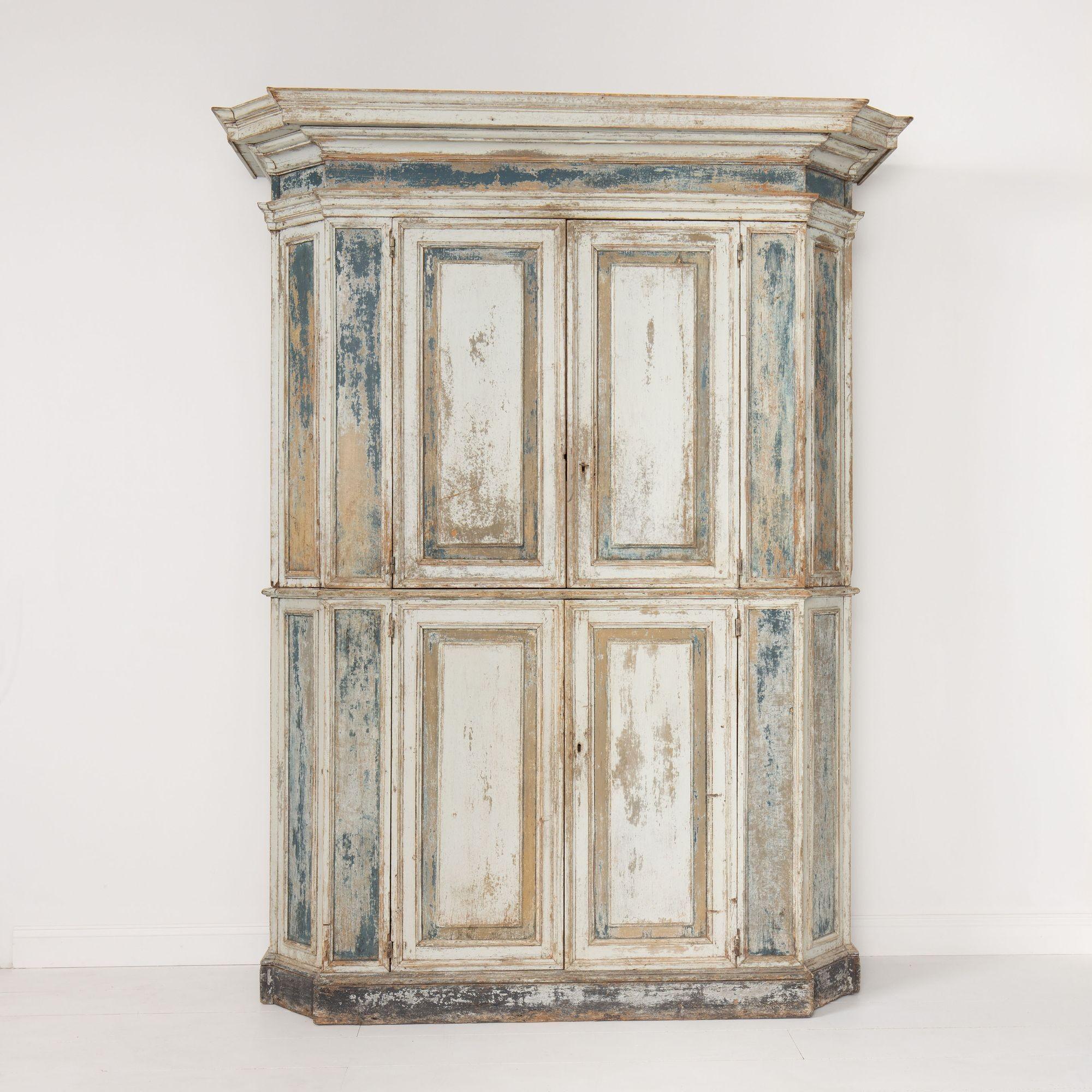 A beautiful, grand scale Italian cabinet from the 18th century with original patina. Original working locks and keys. This cabinet is made in two parts (upper and lower cabinet). Both the upper and lower shelves are fixed.