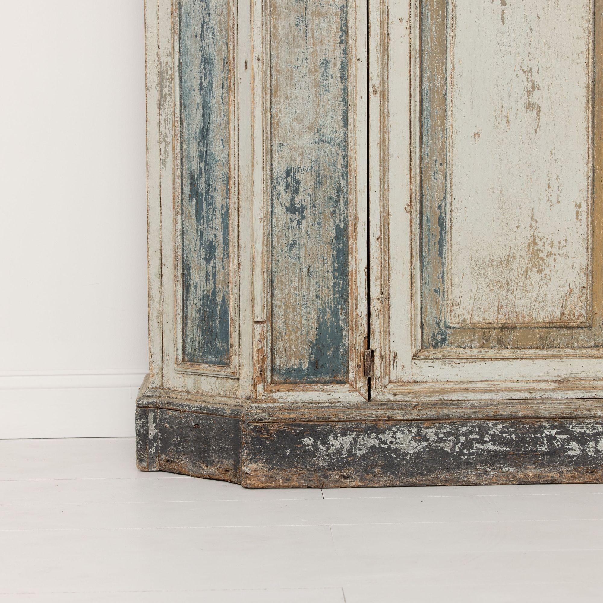 18th c. Italian Tall Two-Part Cabinet in Original Paint In Good Condition In Wichita, KS