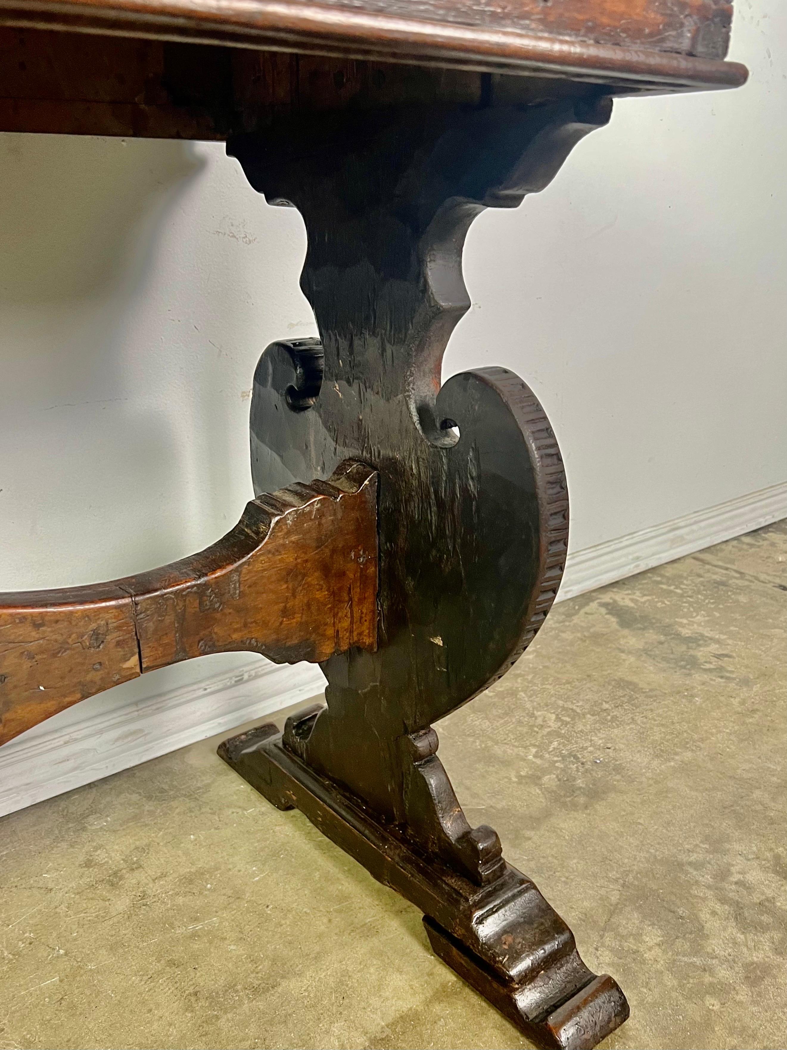 Tavolo a cavalletto italiano del XVIII secolo In condizioni deteriorate in vendita a Los Angeles, CA
