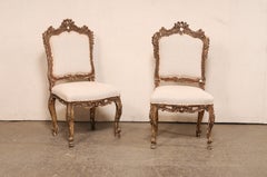Pareja de sillas auxiliares venecianas italianas del s. XVIII, talladas con ornamento, recién tapizadas