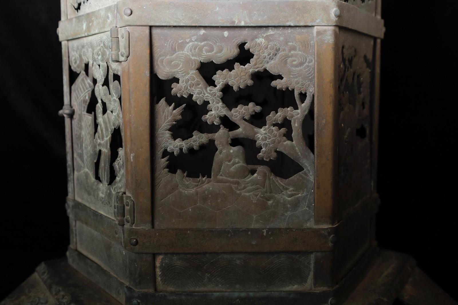 große buddhistische tempel-laterne aus dem 18. (Metall) im Angebot