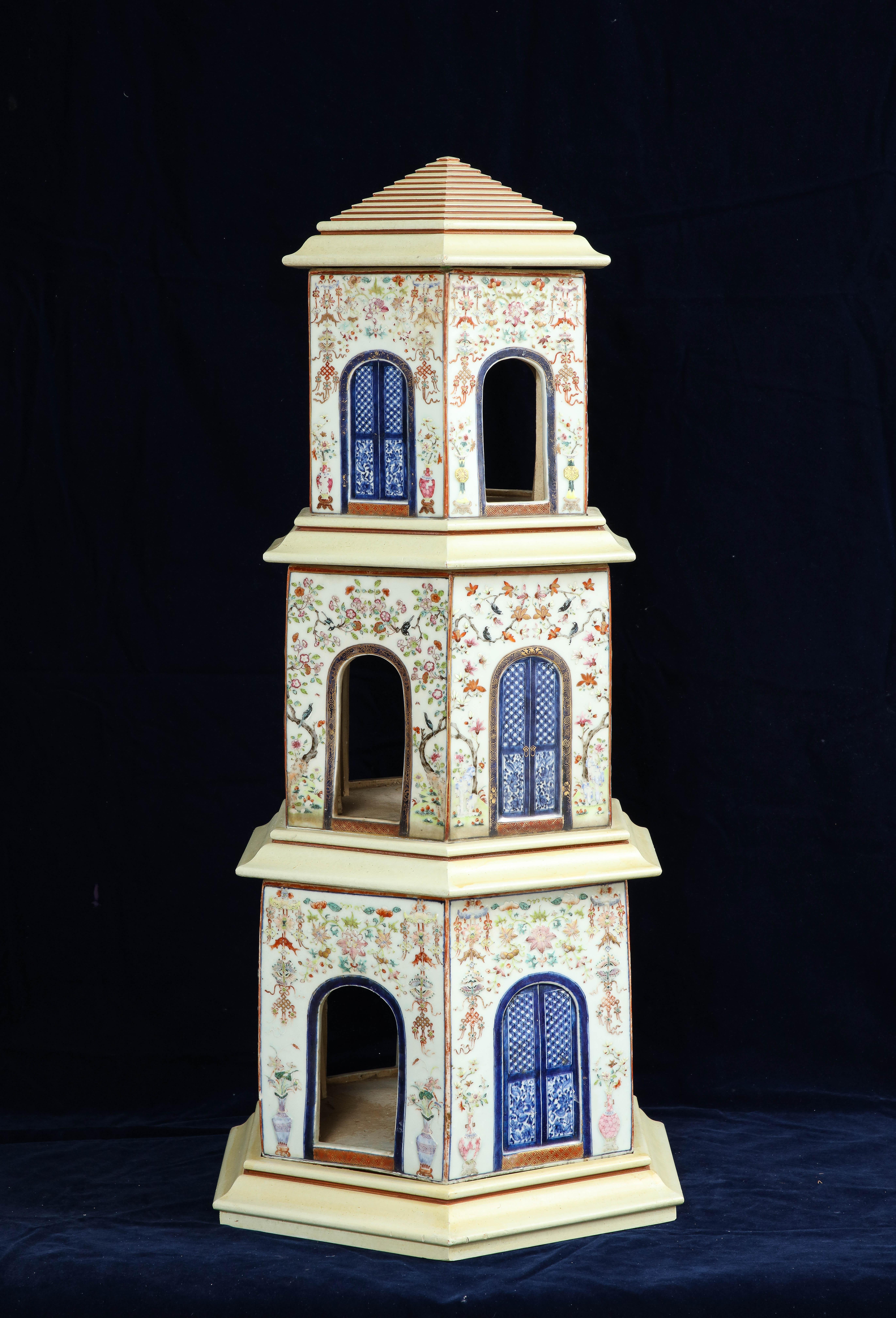 18th C. Large Chinese Qianlong Period Famille Rose Porcelain Pagoda Centerpiece In Good Condition For Sale In New York, NY