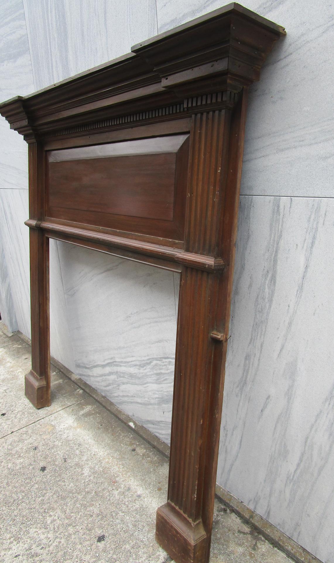 18th c Large Federal Style American Wooden Fireplace Mantel In Good Condition For Sale In Savannah, GA