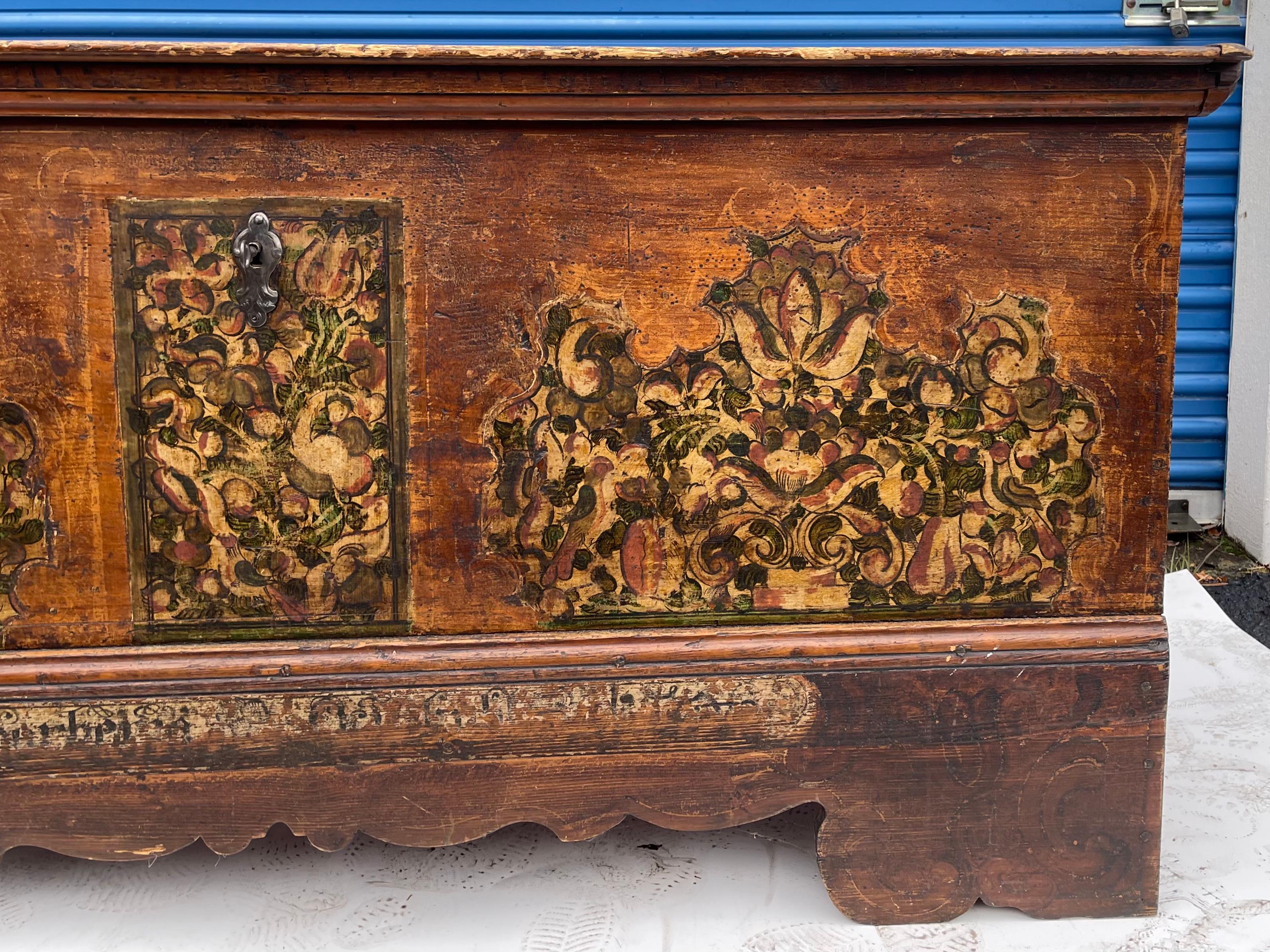 18th-C. Large Scale Hand Painted Continental / Swedish Pine Coffer or Trunk In Good Condition For Sale In Kennesaw, GA