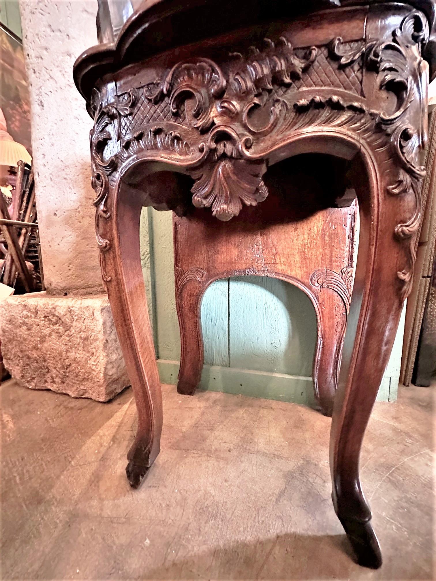 18. Jh. Lavabo Wandbrunnen Zinnbecken Waschbecken auf handgeschnitztem Stand aus Holz Antik im Angebot 10