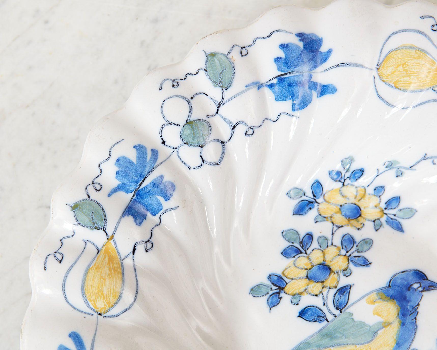 XVIII sec. Piatto a lobi Bluebird In condizioni buone in vendita a Greenwich, CT