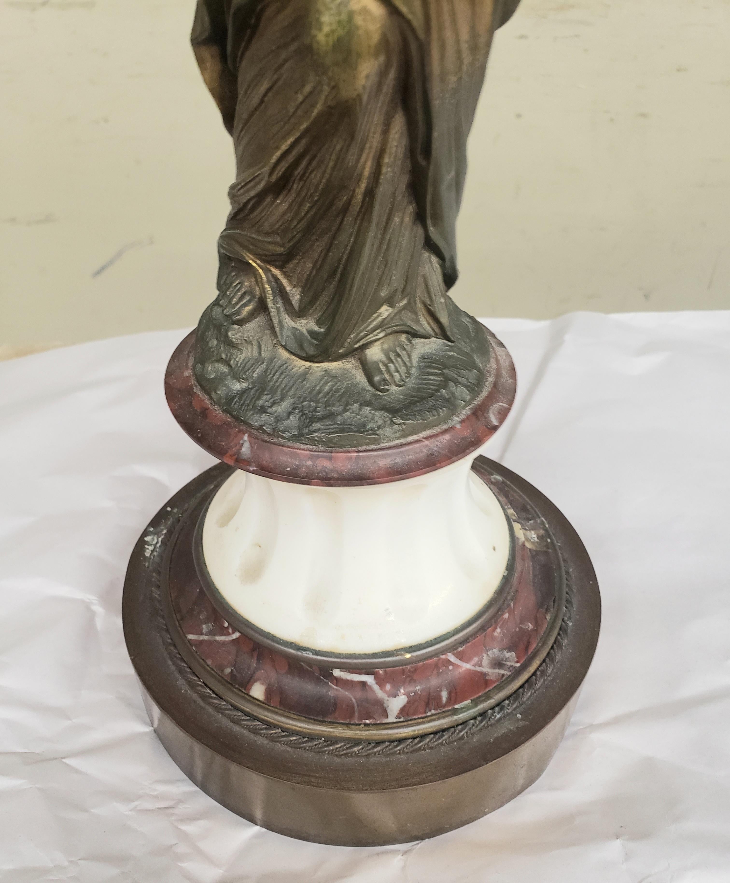 Luigi Filippo Candelabro figurato in marmo bianco e rosso del 18° secolo di C. Philipp in bronzo e Ormolu in vendita