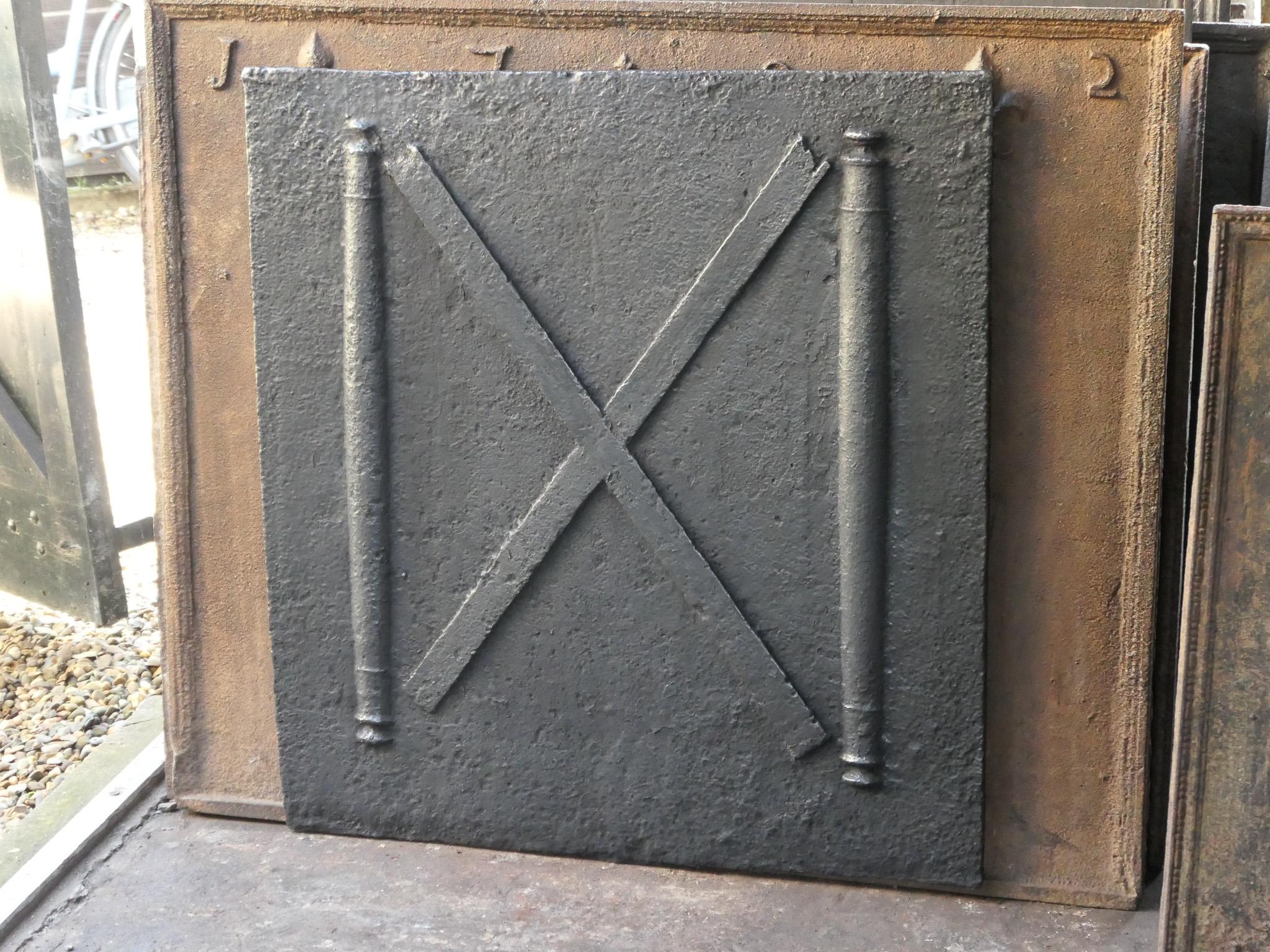 18th C. Louis XIV 'Pillars with Saint Andrew's Cross' Fireback / Backsplash In Good Condition For Sale In Amerongen, NL