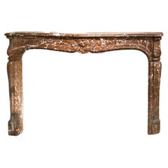 Louis XV.- Kaminsims des 18. Jahrhunderts mit handgeschnitztem braunem Rouge Royale-Marmor