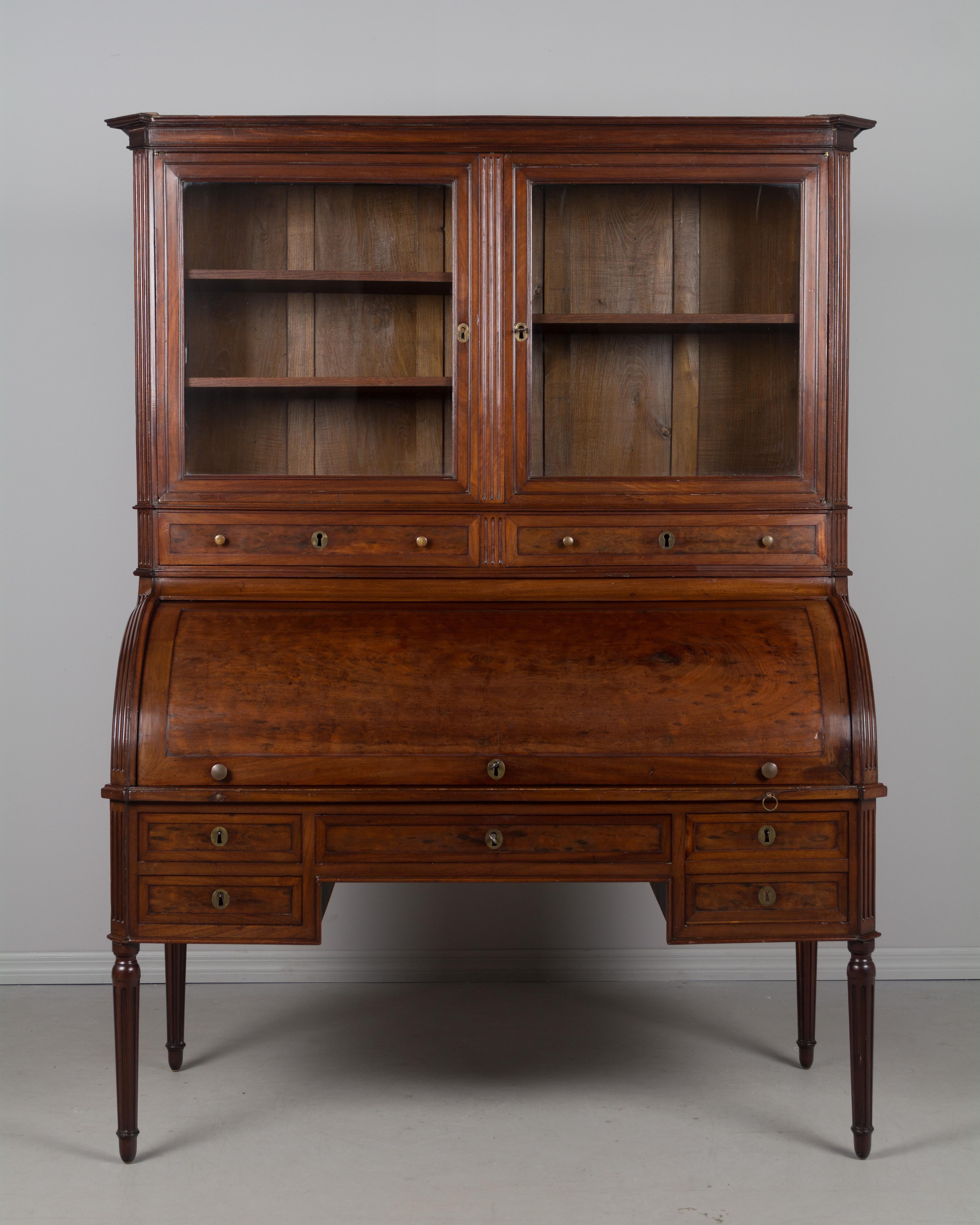 An 18th century Louis XVI bureau à cylindre, or roll top desk, made of solid and veneer of mahogany with oak and pine as secondary woods and retaining a nice French polish finish. Built in three parts. The top has two dovetailed drawers below the