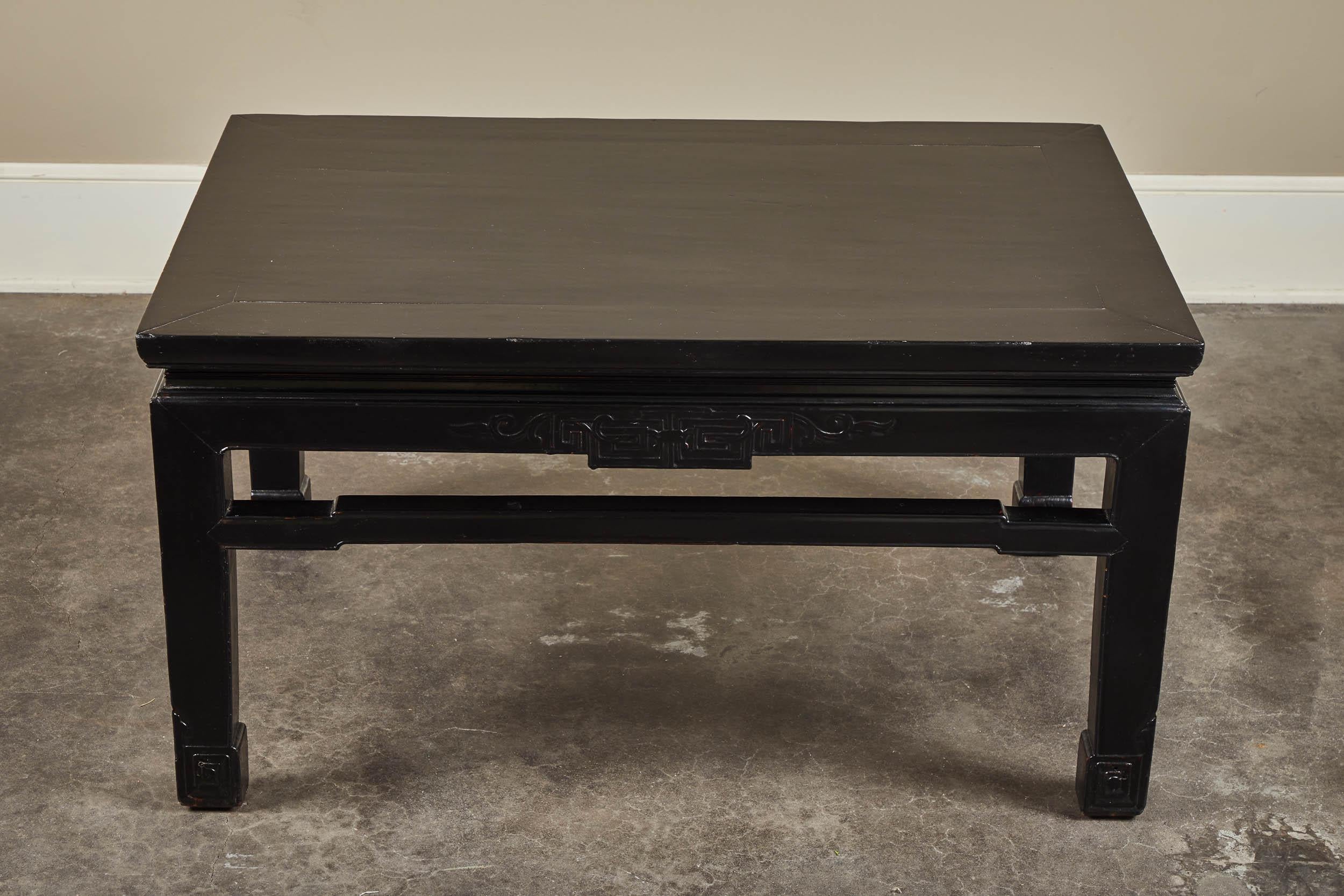 18th Century Low Black Lacquer Kang Table In Good Condition In Pasadena, CA