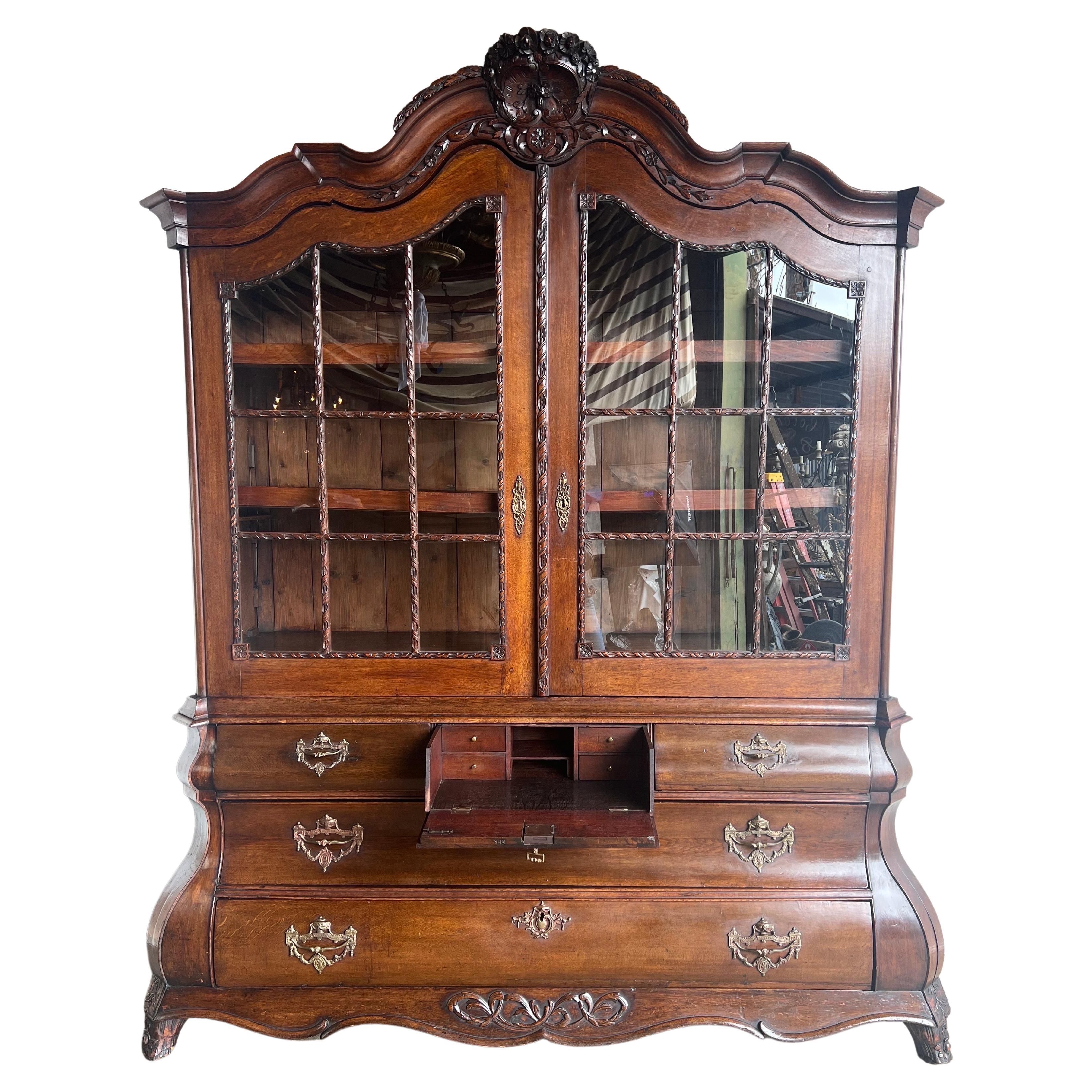 Cabinet hollandais en acajou du 18e siècle en vente