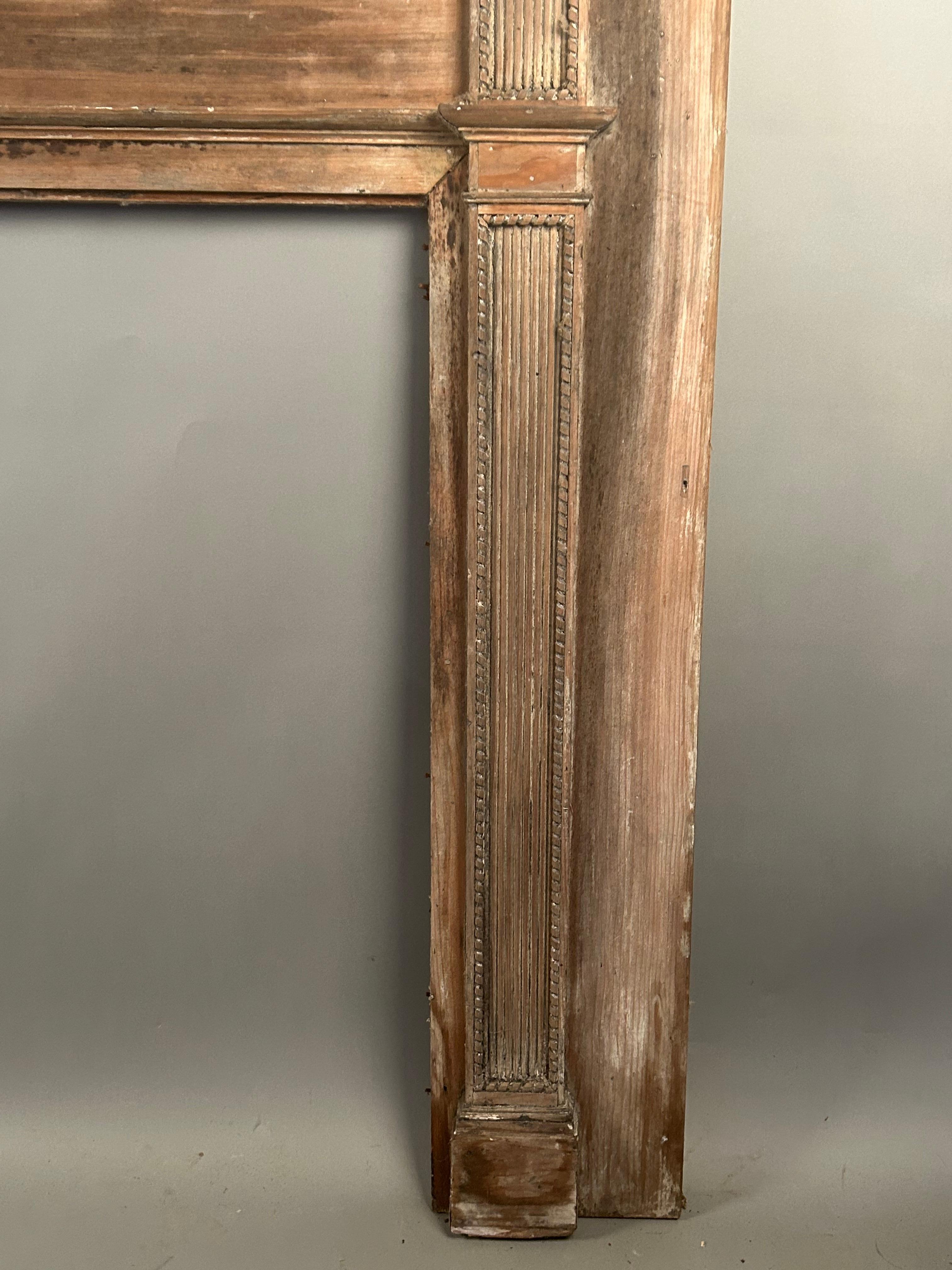 18th c New England Fireplace Mantel In Good Condition For Sale In Woodbury, CT