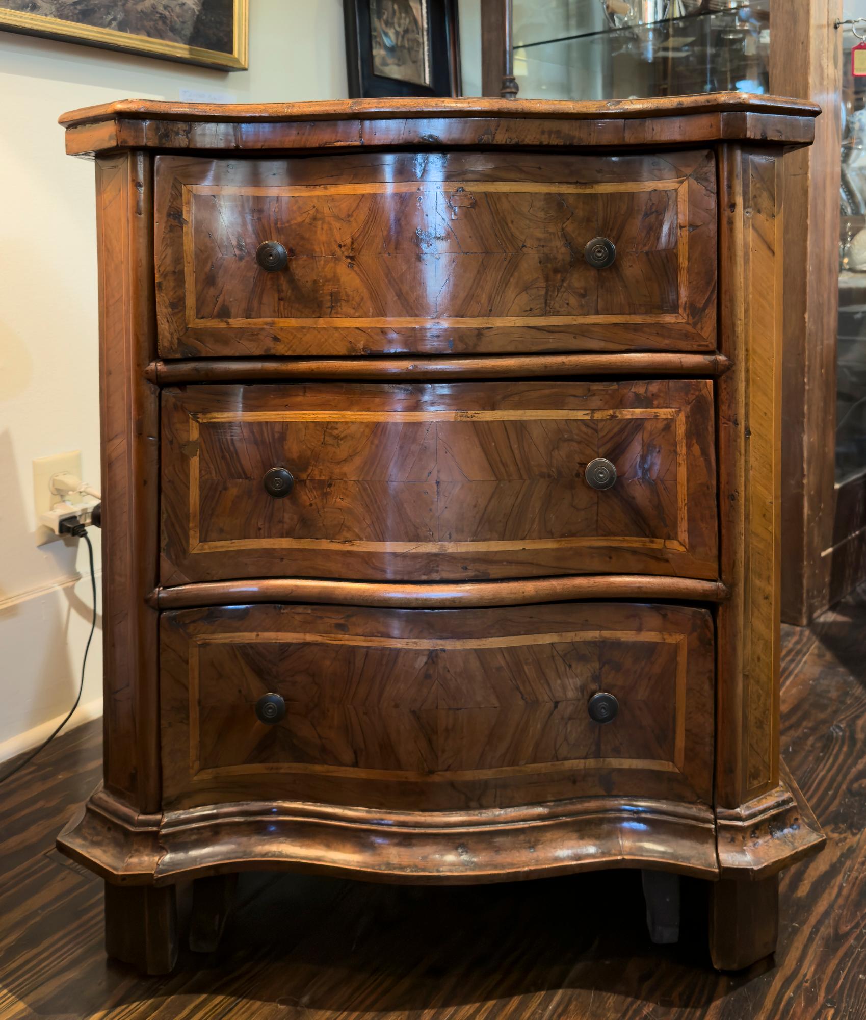 18th C North Italian Walnut, Serpentine Comodino / Small Commode For Sale 2