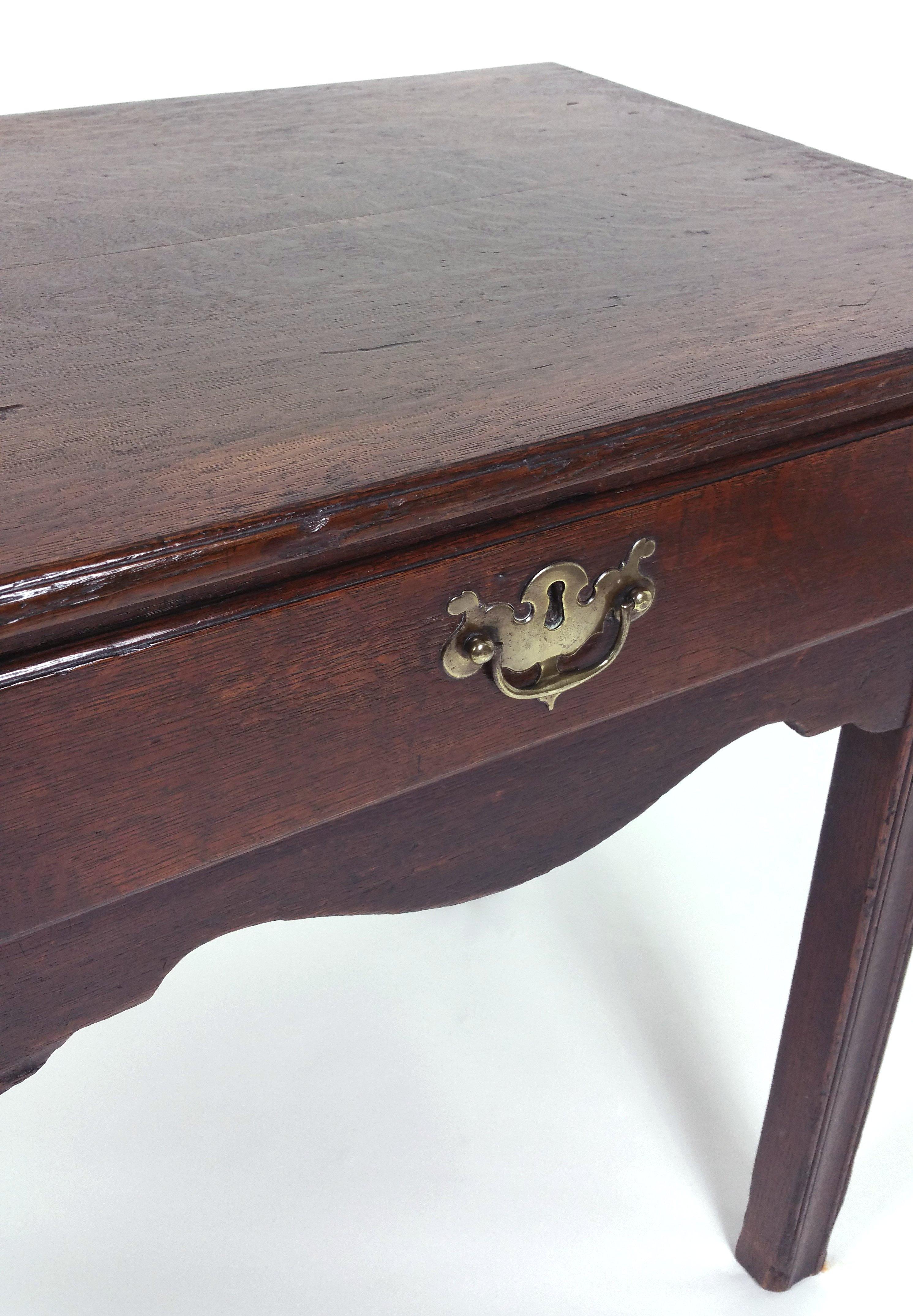 18th Century Oak Cottage Drop-Leaf Dining or Side Table For Sale 2