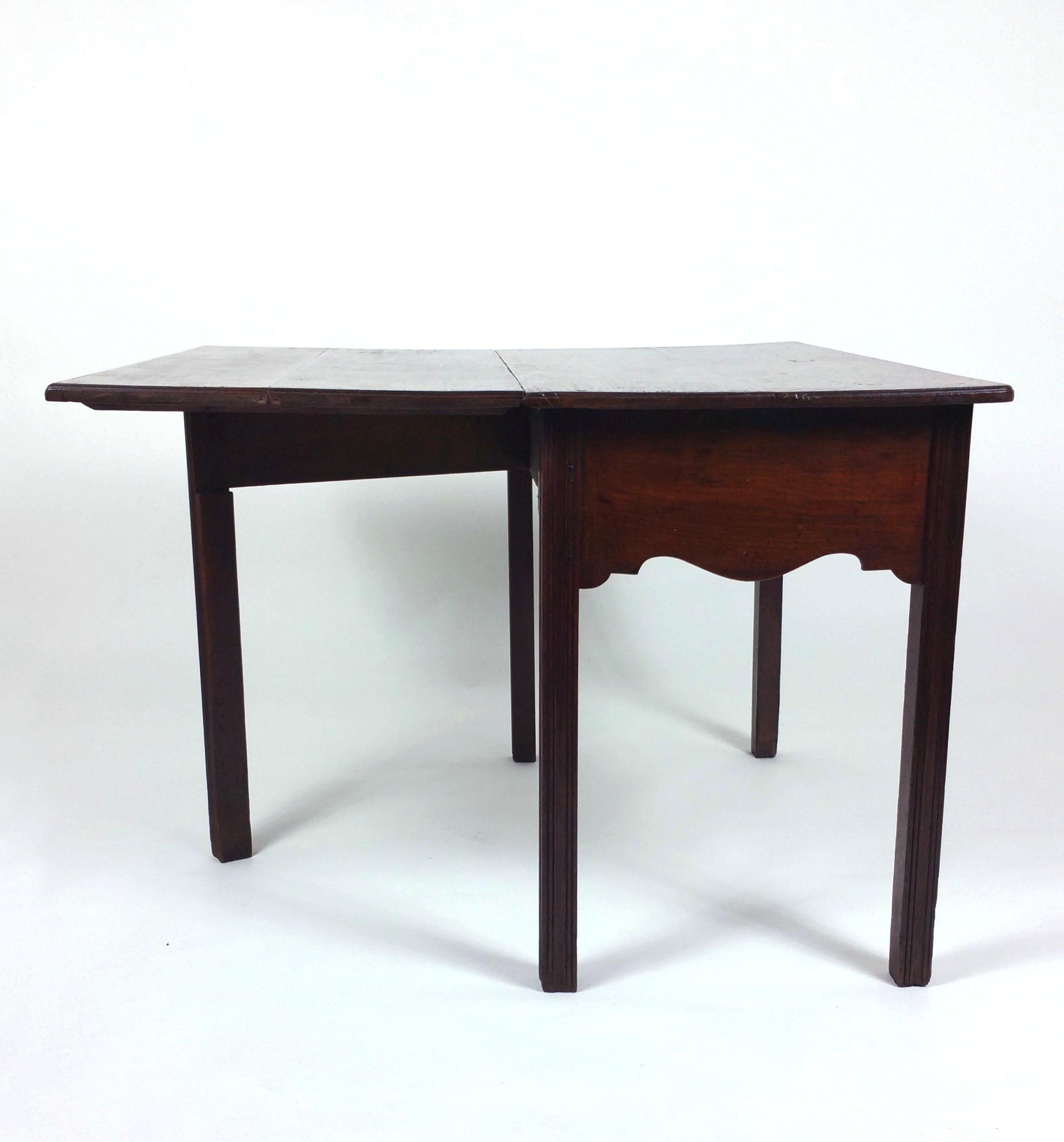 18th Century Oak Cottage Drop-Leaf Dining or Side Table For Sale 5