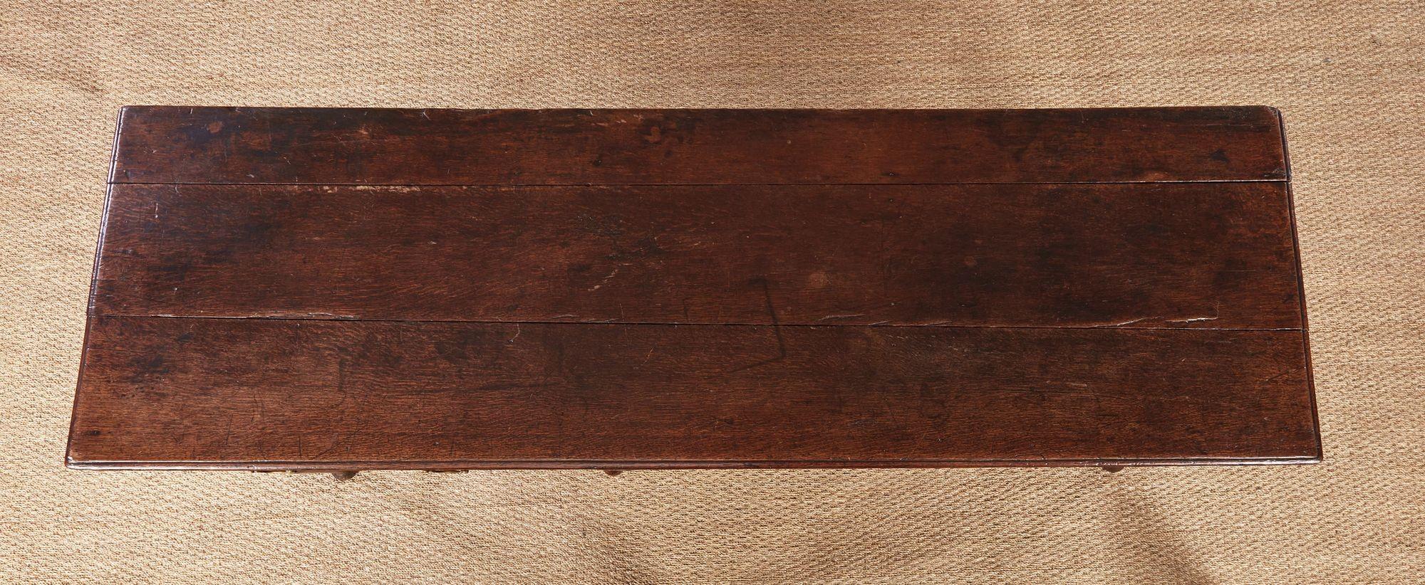 18th c. Padfoot Welsh Low Dresser with Superb Color In Good Condition For Sale In Greenwich, CT