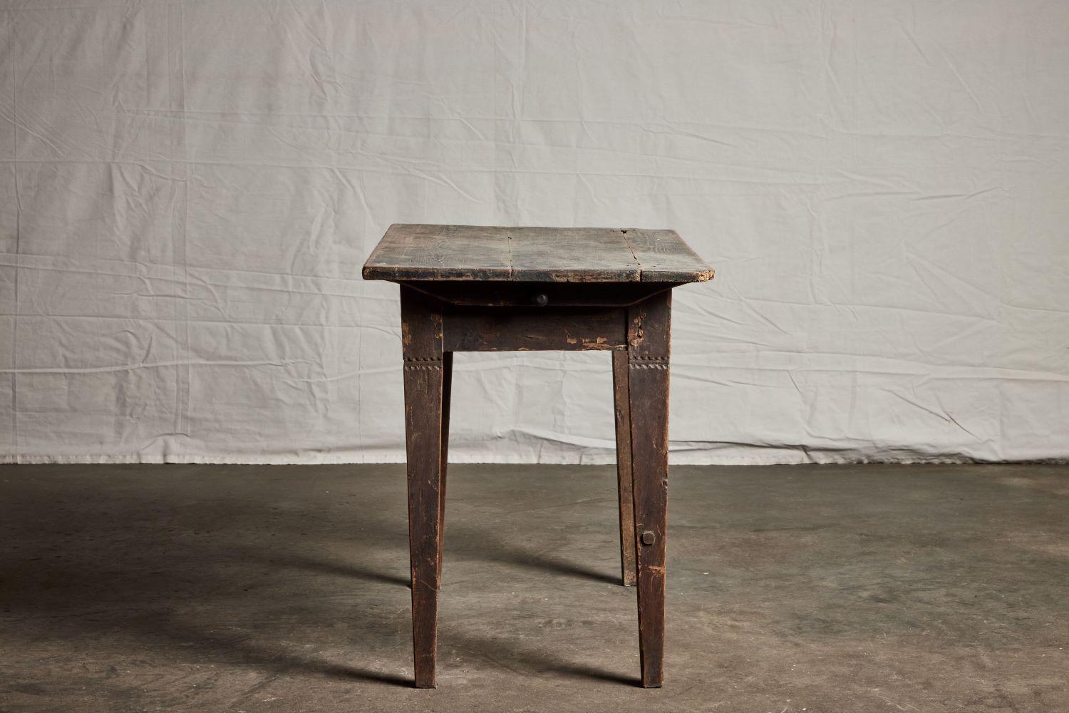 18th C. Painted Farm Table In Good Condition For Sale In Pasadena, CA