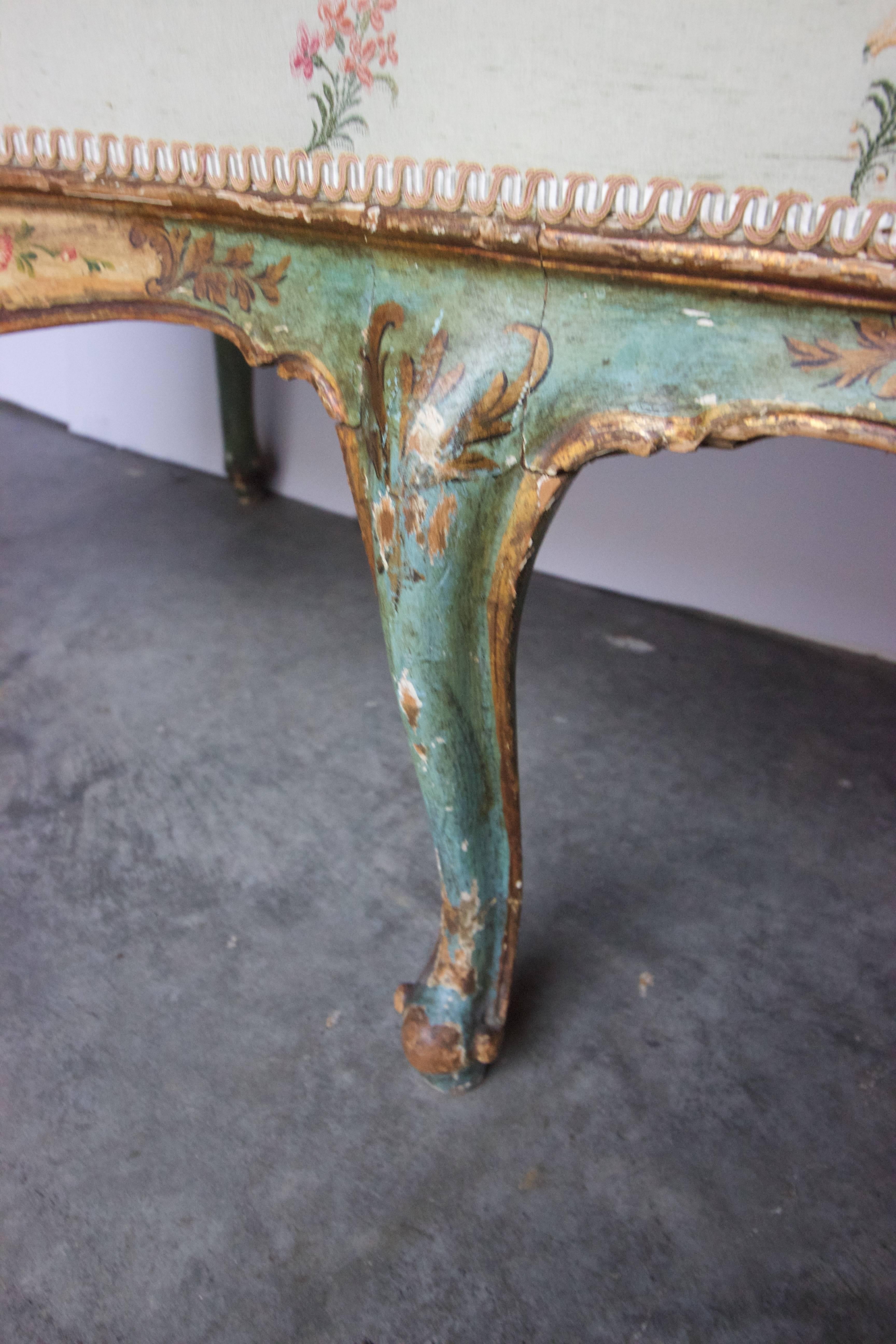18th Century Painted Venetian Sette In Distressed Condition For Sale In Charleston, SC