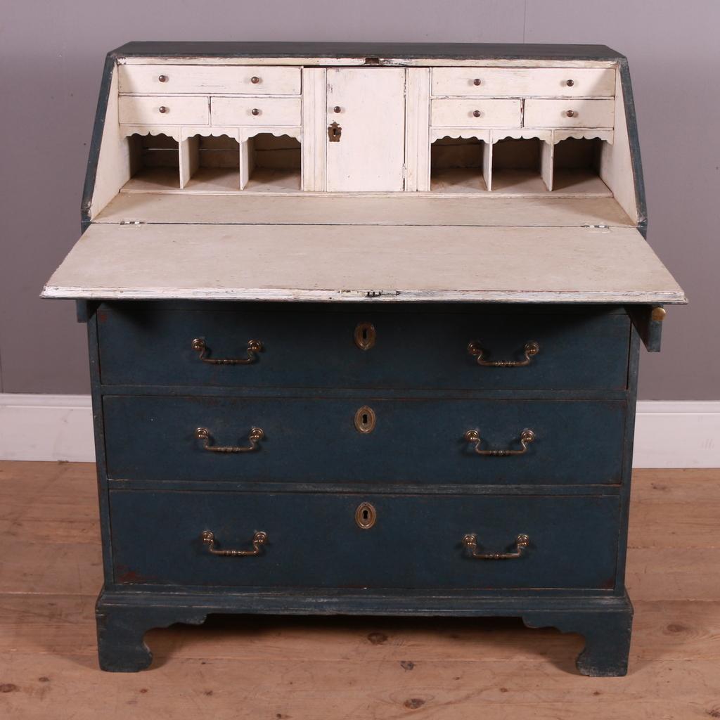 18th C Painted Writing Bureau In Good Condition In Leamington Spa, Warwickshire