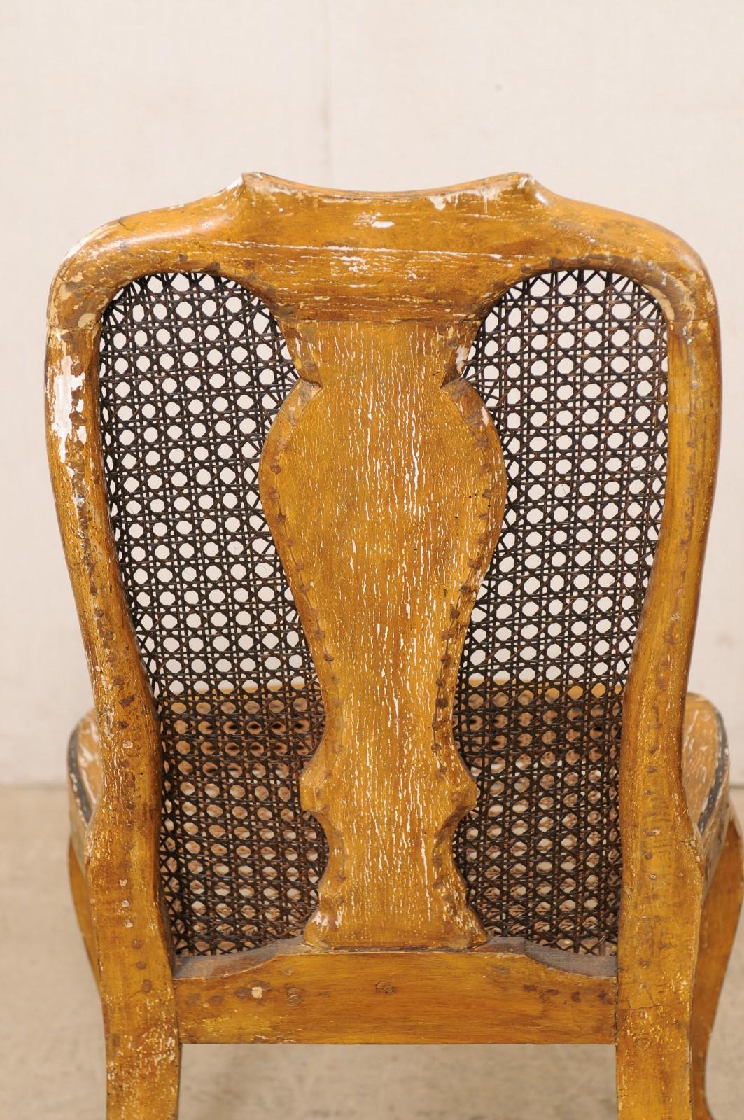 Paar italienische Beistellstühle aus dem 18. Jahrhundert mit handbemalter Chinoiserie und Schilfrohr im Angebot 4