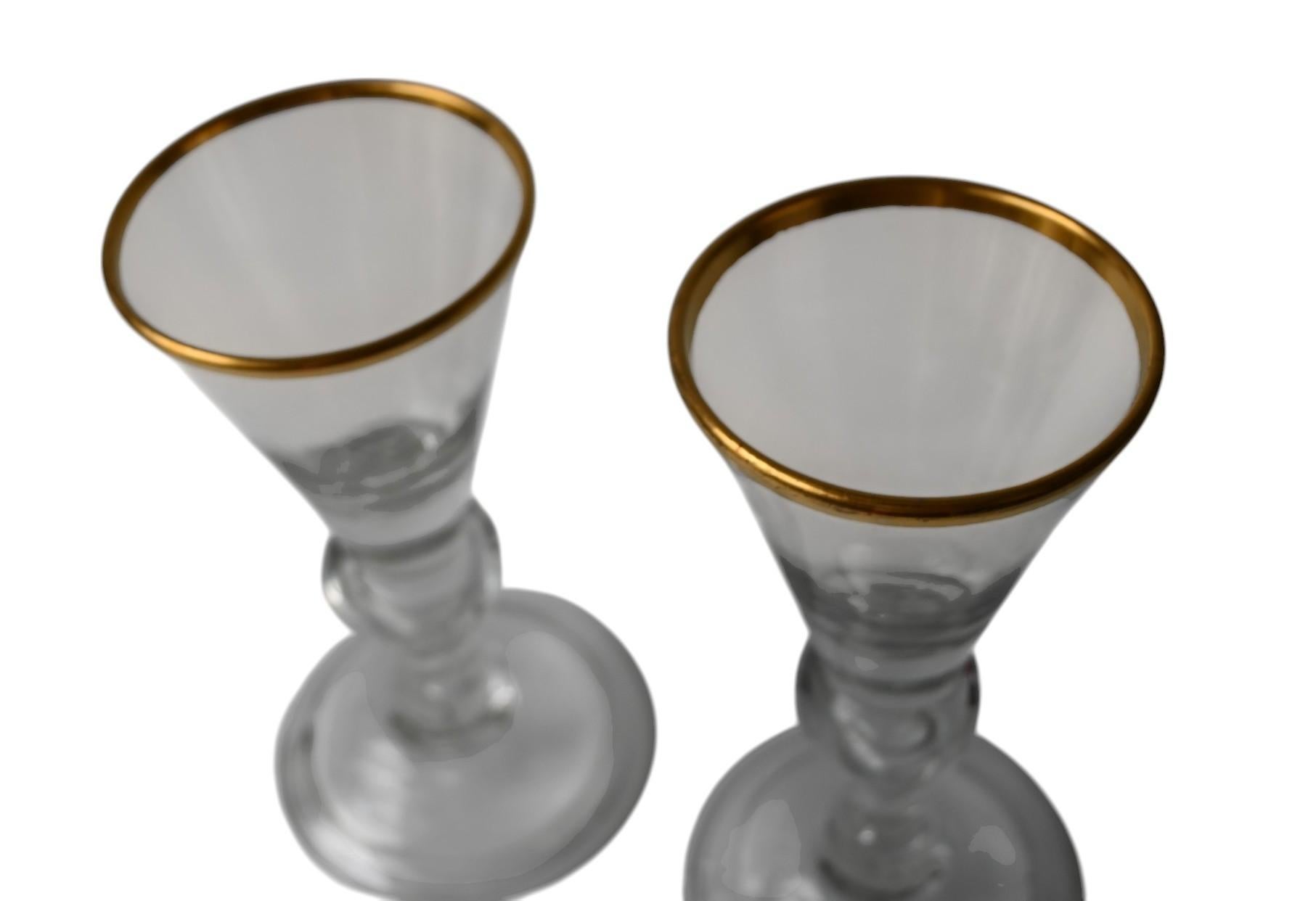 18th C pair of  Tall Wine Drinking Lead Glasses Solid Stem and air Tear, C 1750 Bon état - En vente à Bilzen, BE