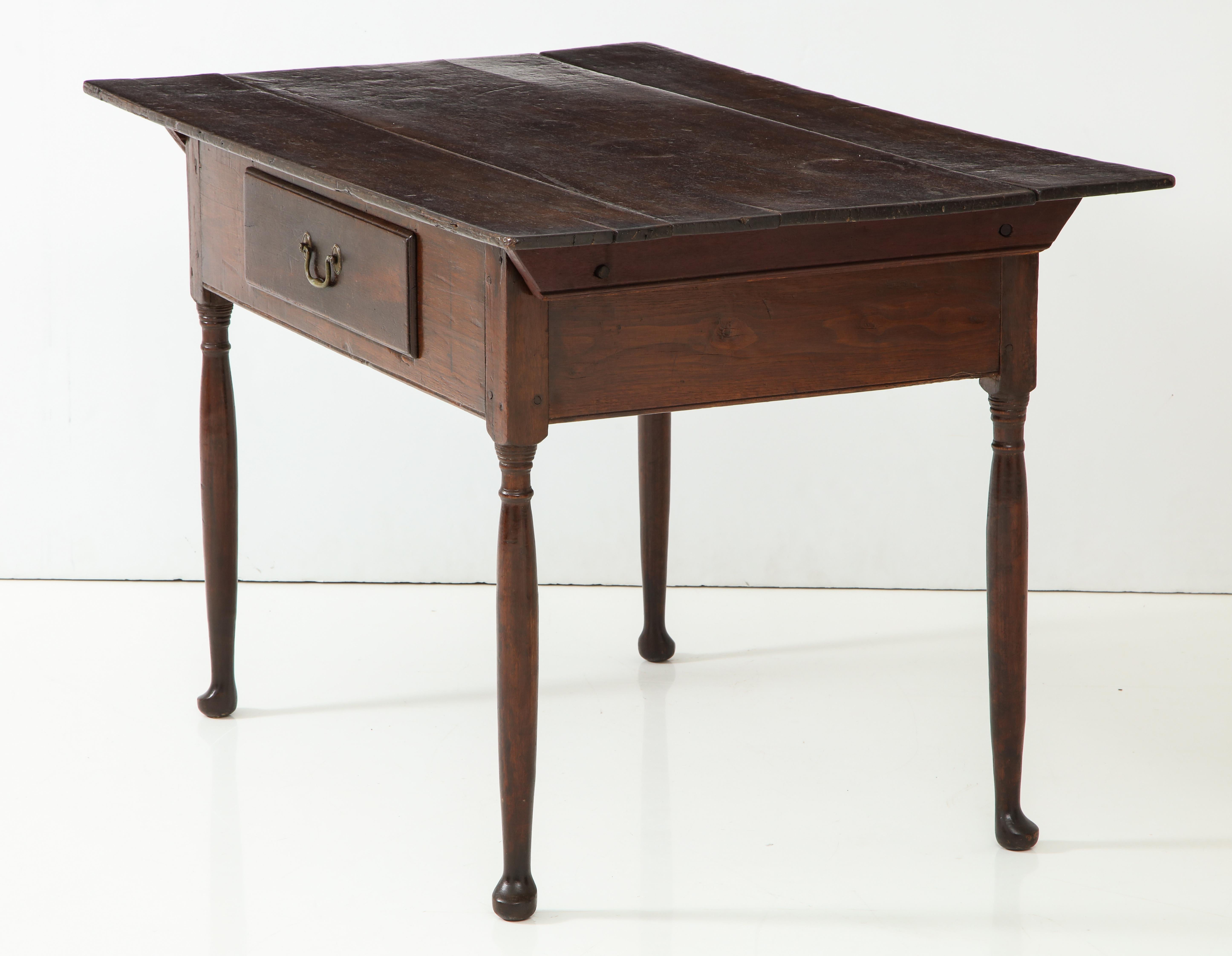 Niederländischer Tisch mit Schublade aus Pennsylvania, 18. Jahrhundert im Angebot 6
