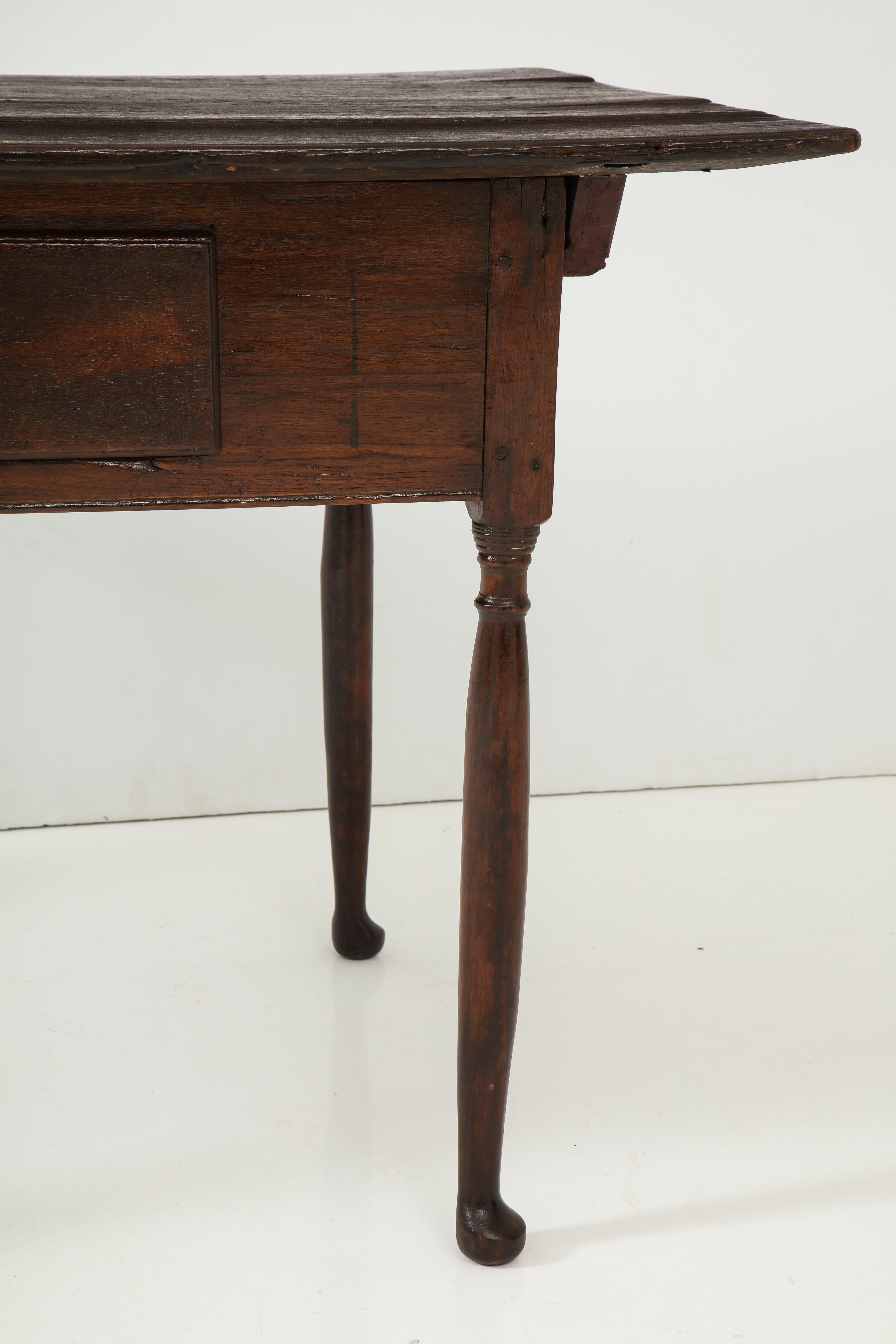 Niederländischer Tisch mit Schublade aus Pennsylvania, 18. Jahrhundert im Zustand „Gut“ im Angebot in Brooklyn, NY