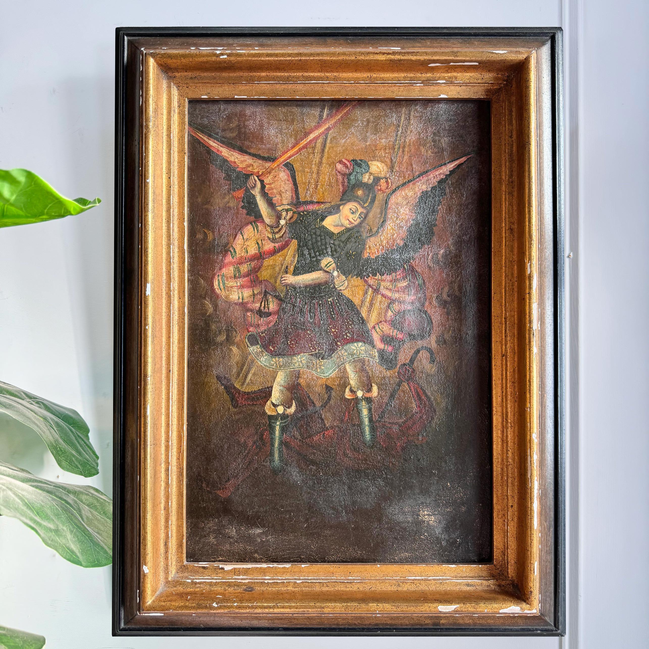 Olio su tela della scuola peruviana di Cuzco raffigurante l'Arcangelo Michele che sconfigge Satana del XVIII secolo.

Telaio successivo.

 
Usura commisurata all'età.



La scuola di Cuzco o Cusco era una tradizione artistica cattolica romana