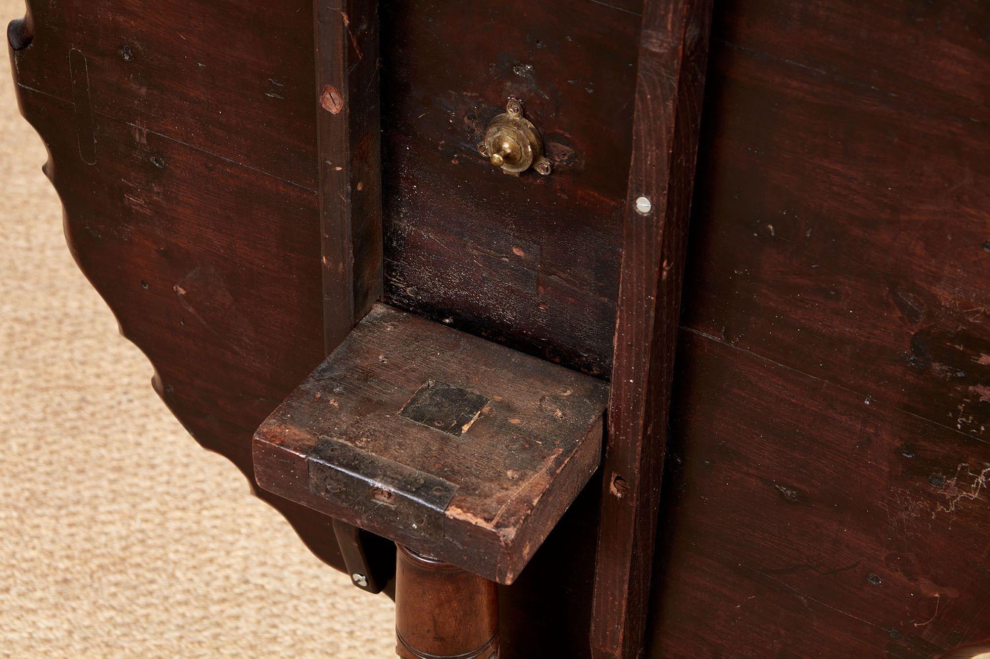 XVIII sec. Tavolo da tè in piecrust con albero scanalato a spirale in vendita 3