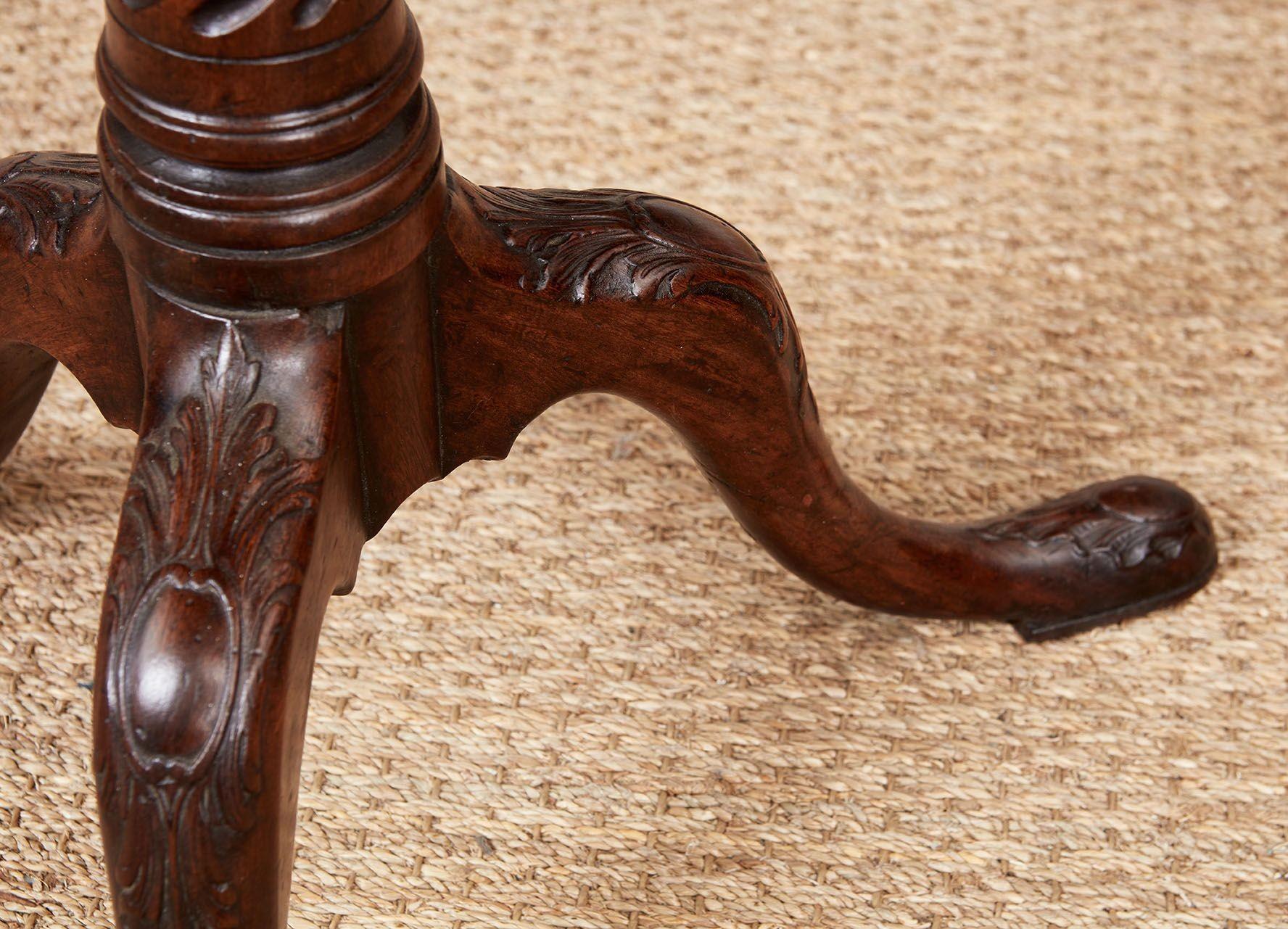 Fine XVIII secolo XVIII sec. Tavolo da tè in piecrust con albero scanalato a spirale in vendita