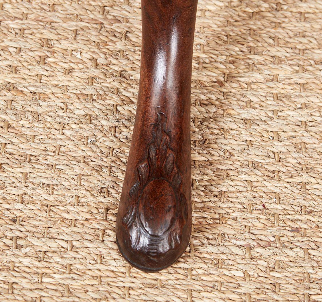 Mogano XVIII sec. Tavolo da tè in piecrust con albero scanalato a spirale in vendita