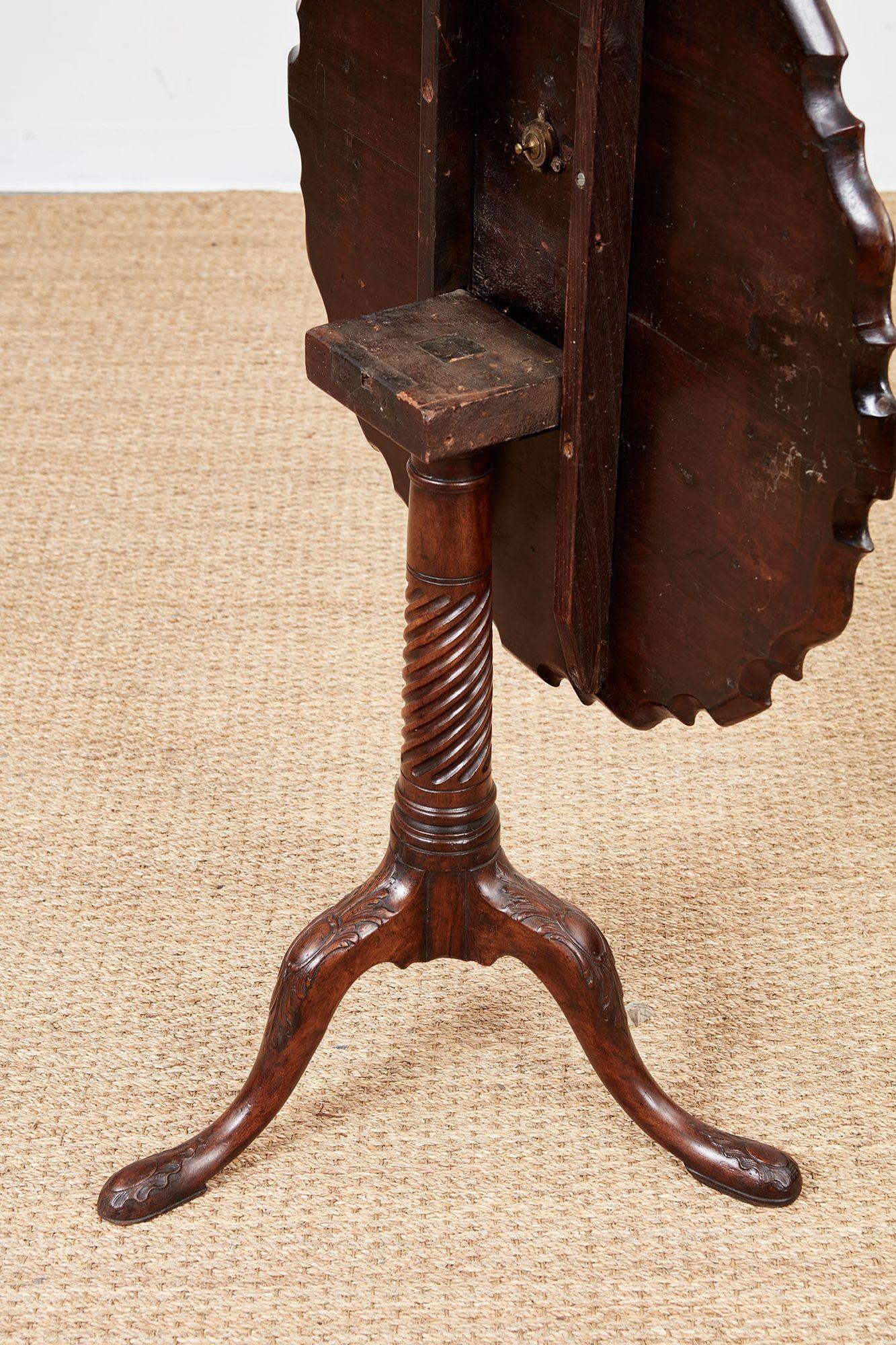XVIII sec. Tavolo da tè in piecrust con albero scanalato a spirale in vendita 2