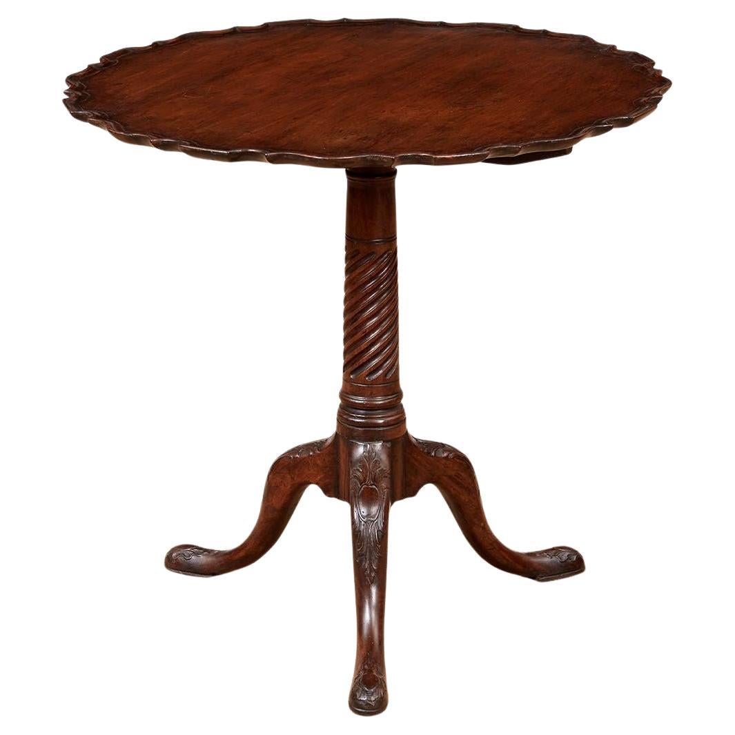 XVIII sec. Tavolo da tè in piecrust con albero scanalato a spirale in vendita