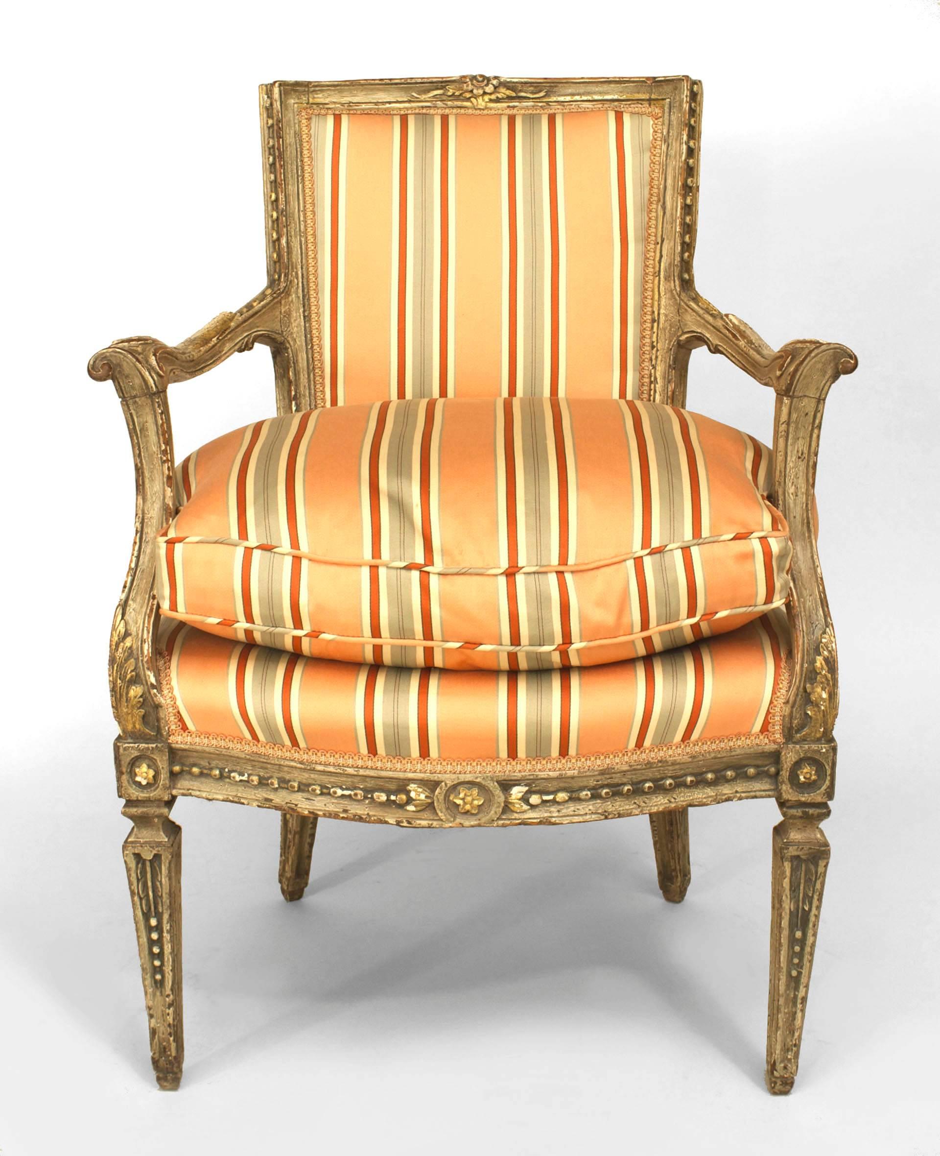 Italienischer neoklassizistischer italienischer Sessel mit rosa Streifen (Neoklassisch) im Angebot