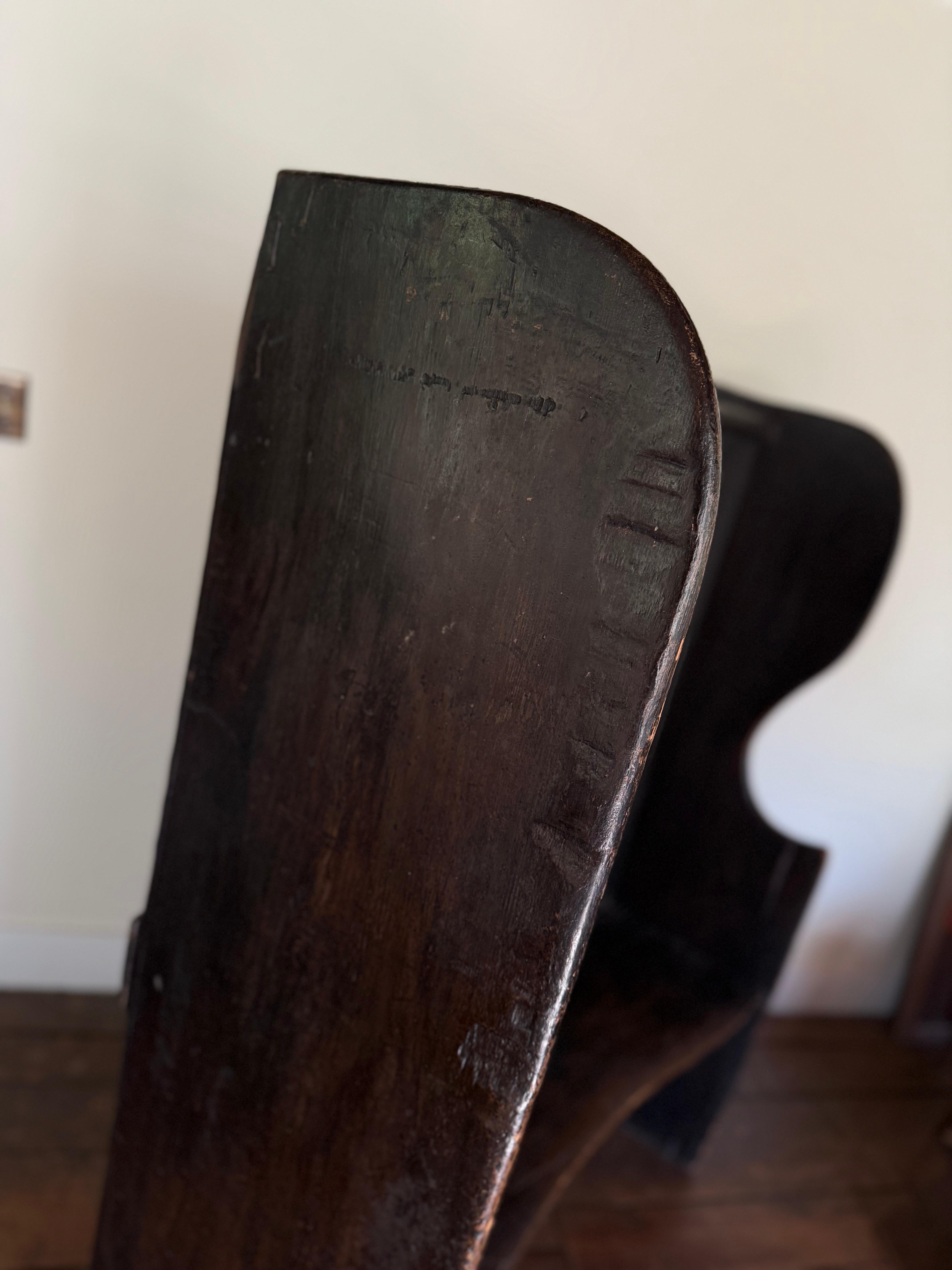 A.I.C. Primitive Settle Bench with Candle Sconce (banc primitif du XVIIIe siècle avec abat-jour) en vente 5